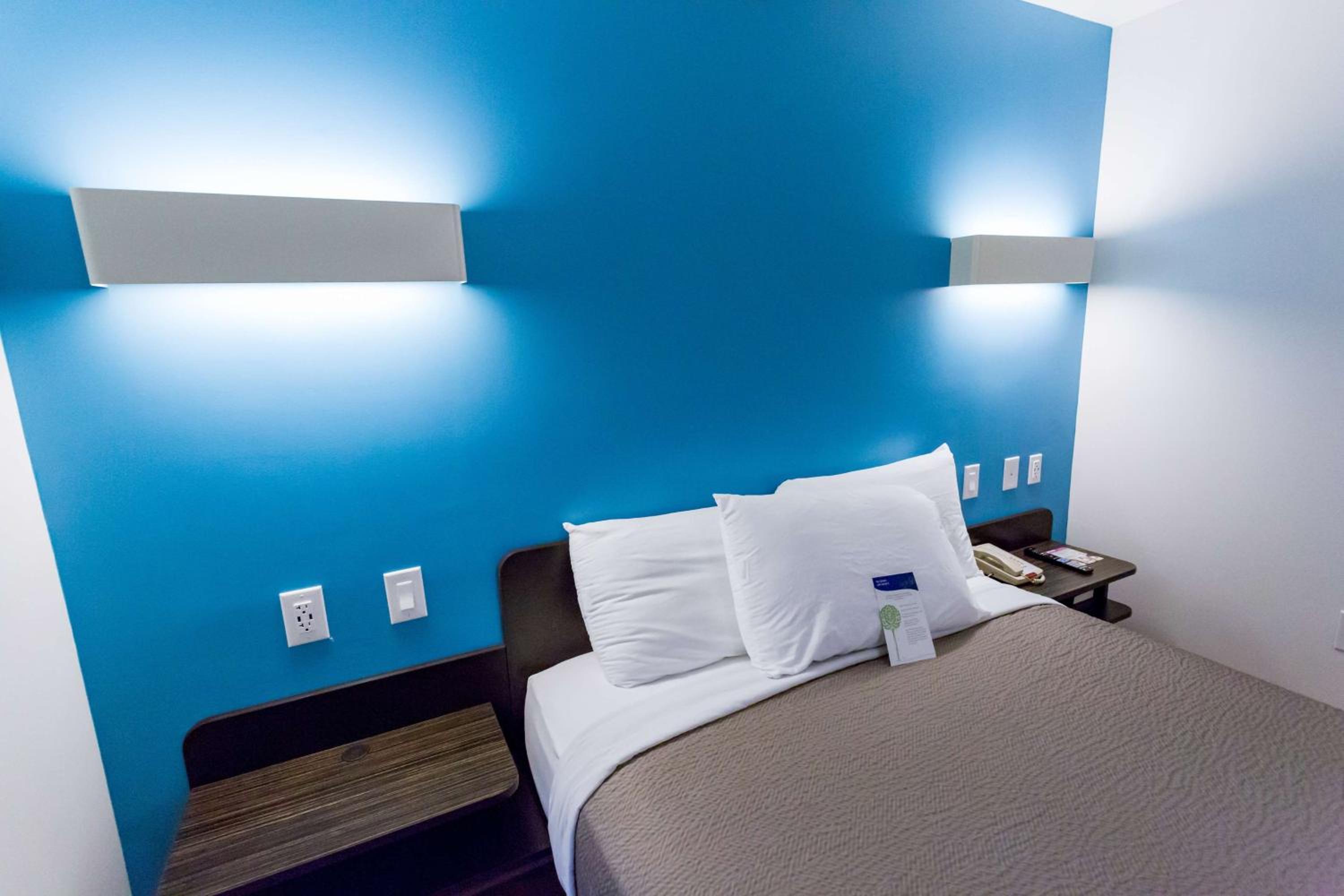Queen Room - Disability Access - Non-Smoking photo 3