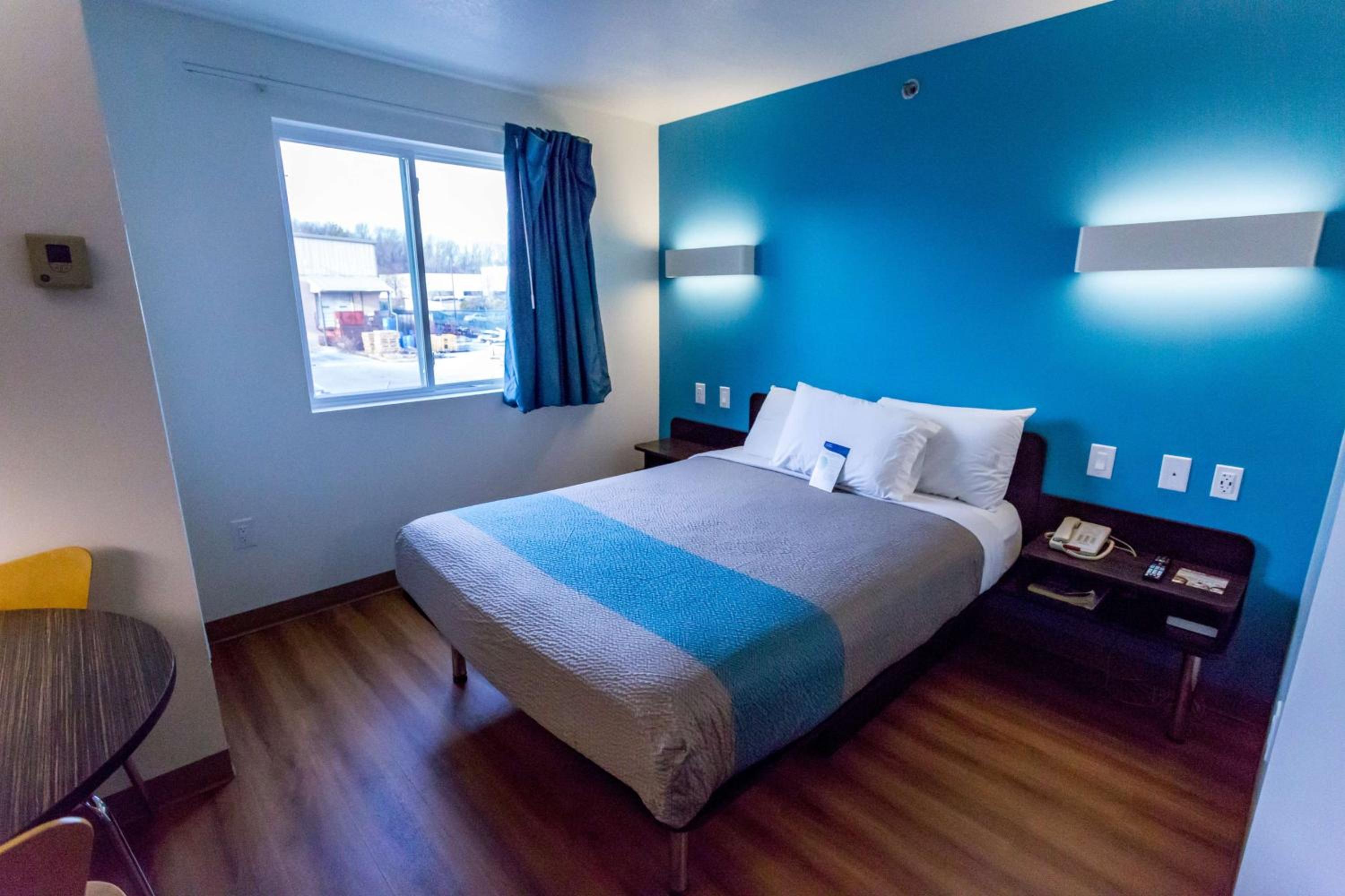 Queen Room - Disability Access photo 1