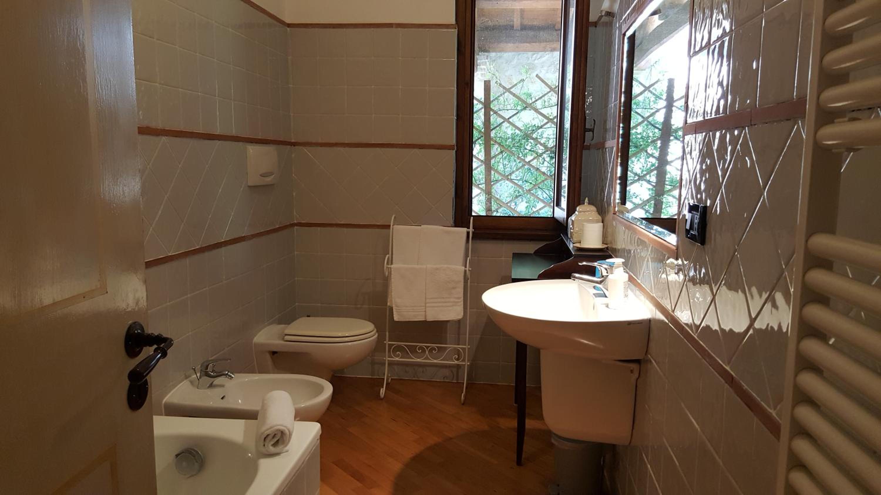 Two-Bedroom Apartment (8 Adults) photo 3