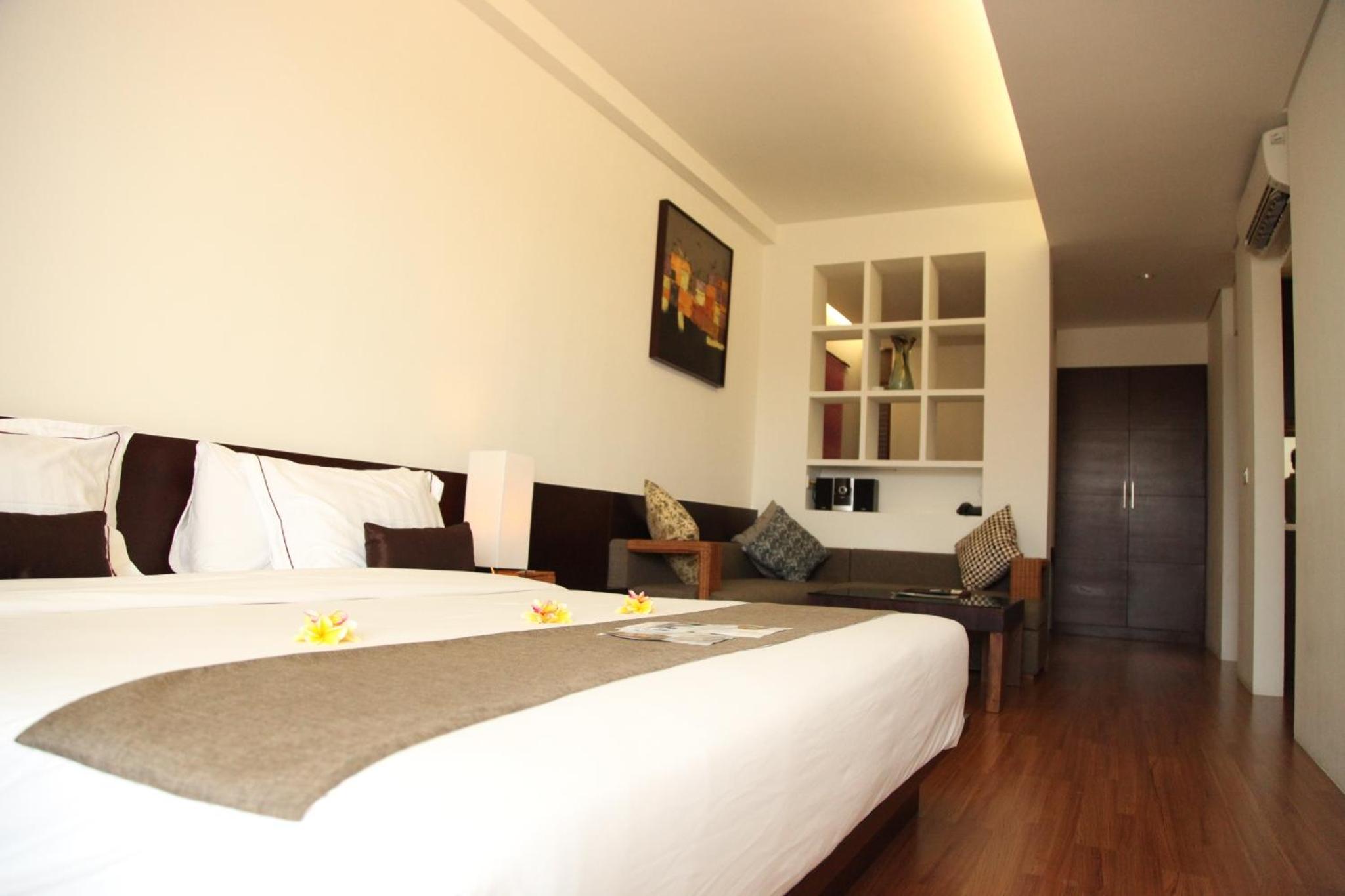 Deluxe Double or Twin Room with Pool View - Photo 10