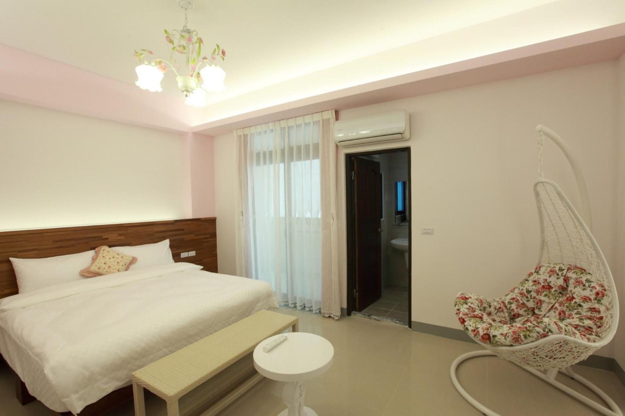Queen Room photo 2