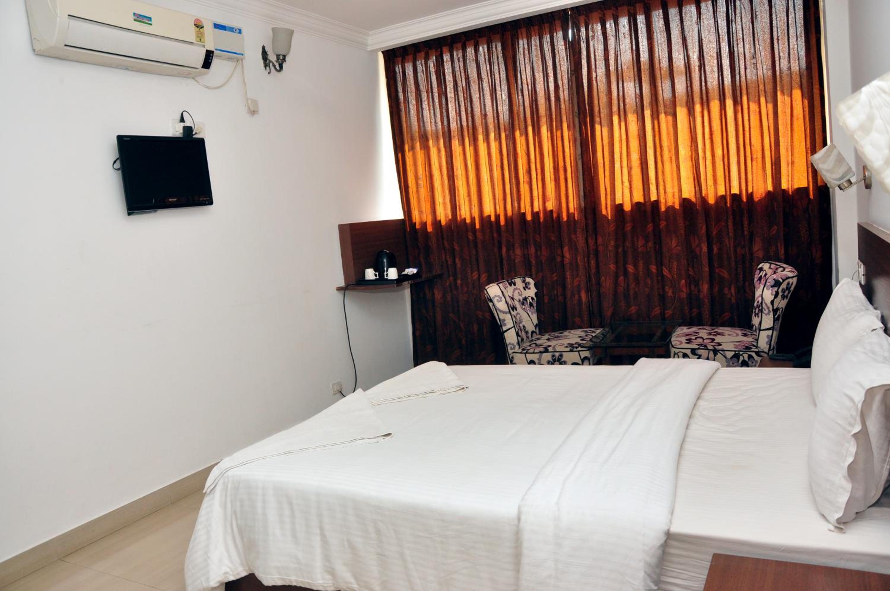 Deluxe Double Room - Photo 13