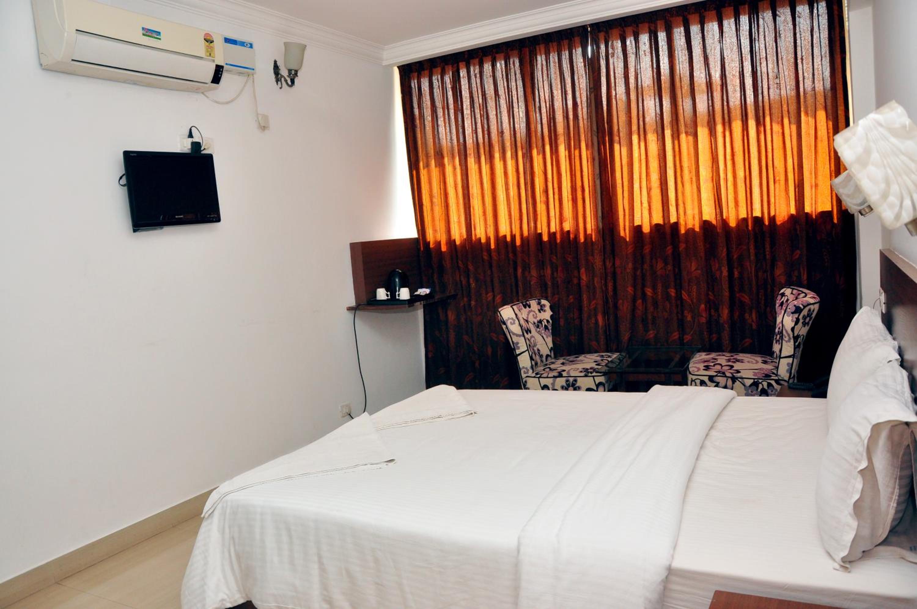 Deluxe Double Room - Photo 12