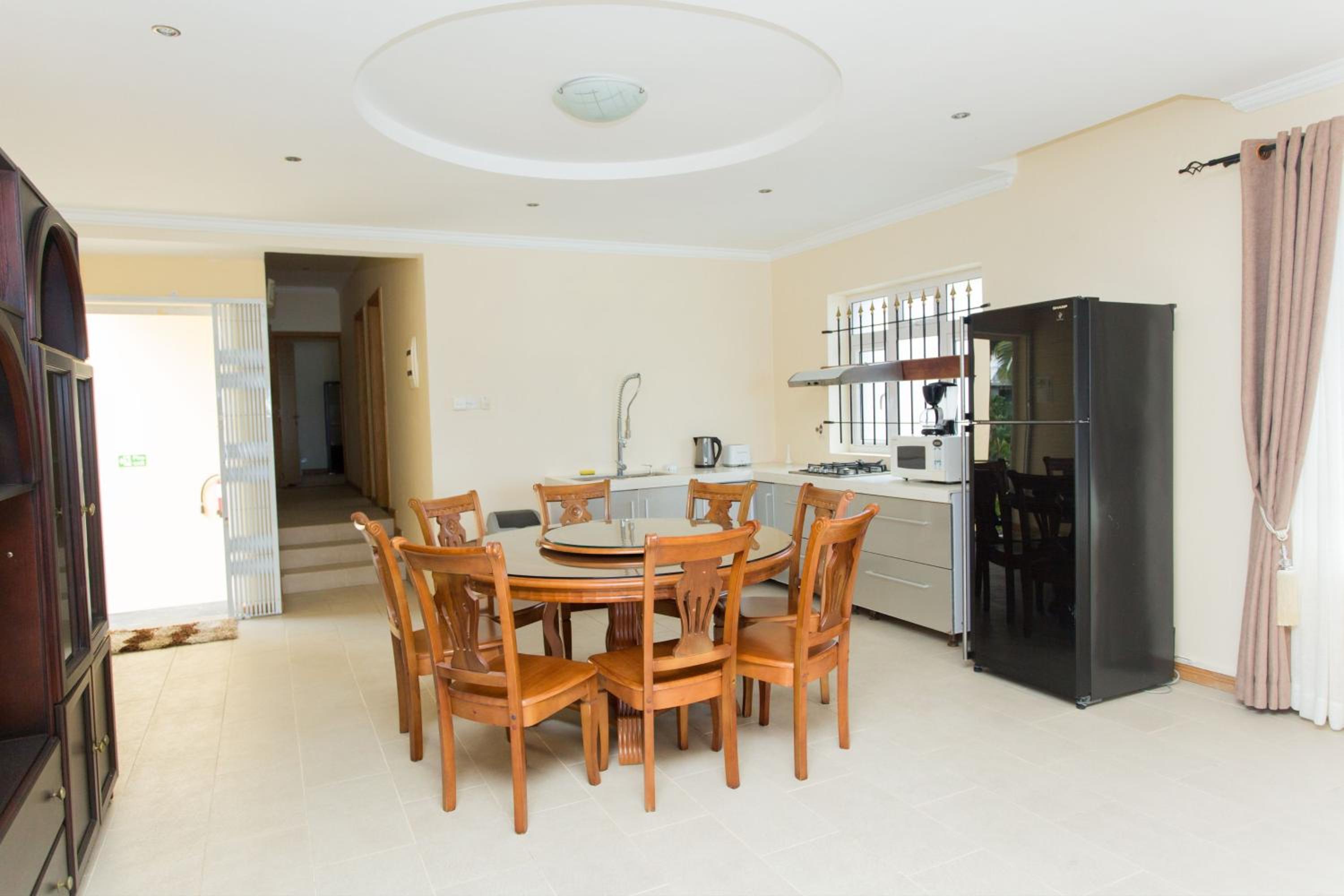 Three-Bedroom Apartment - Photo 2