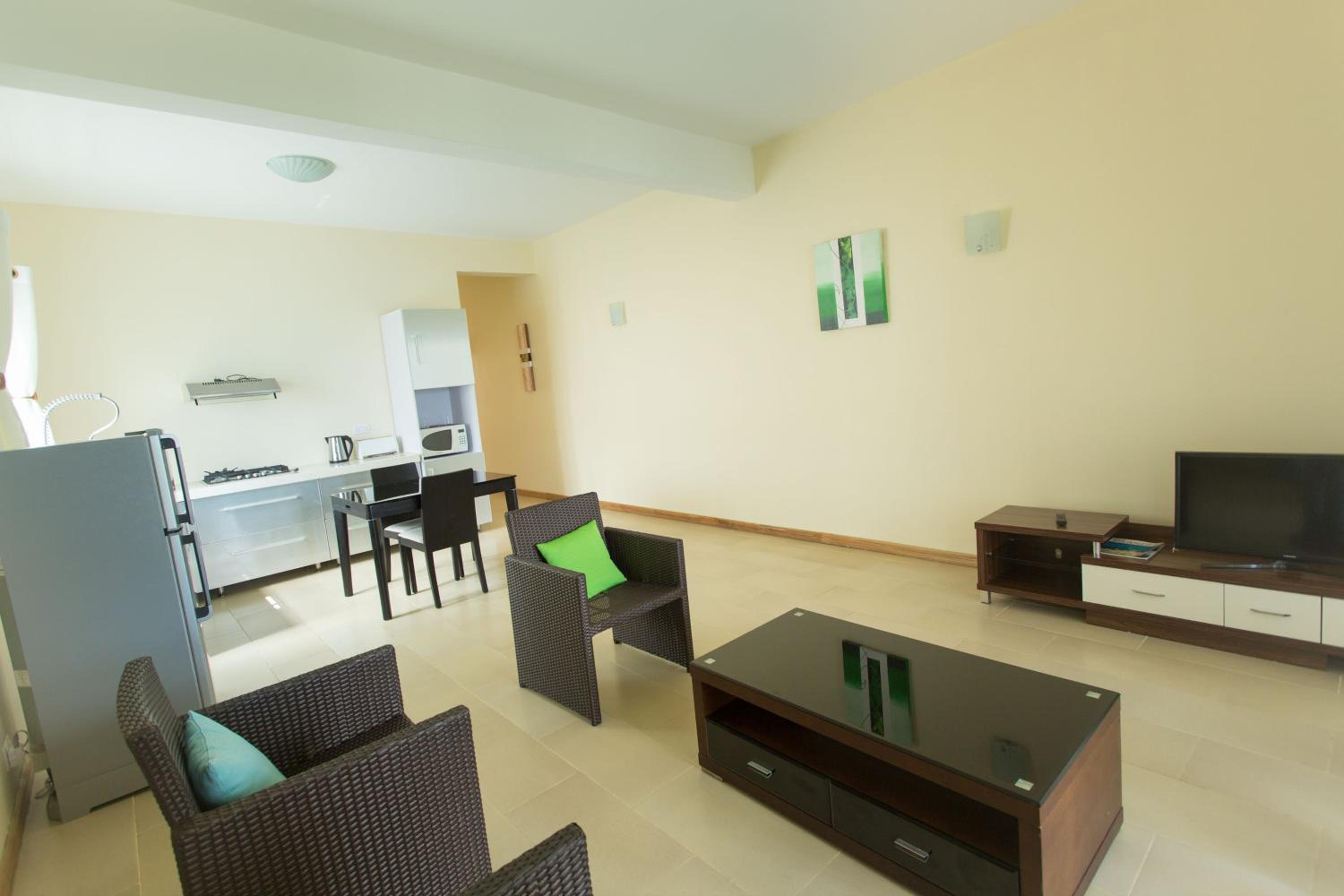 One-Bedroom Apartment - Photo 2