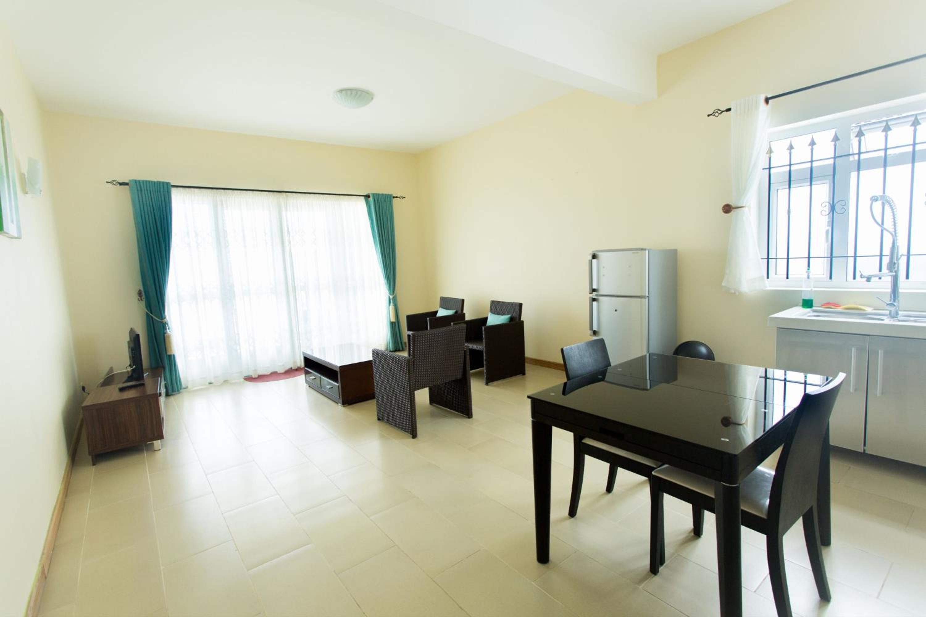 One-Bedroom Apartment - Photo 3