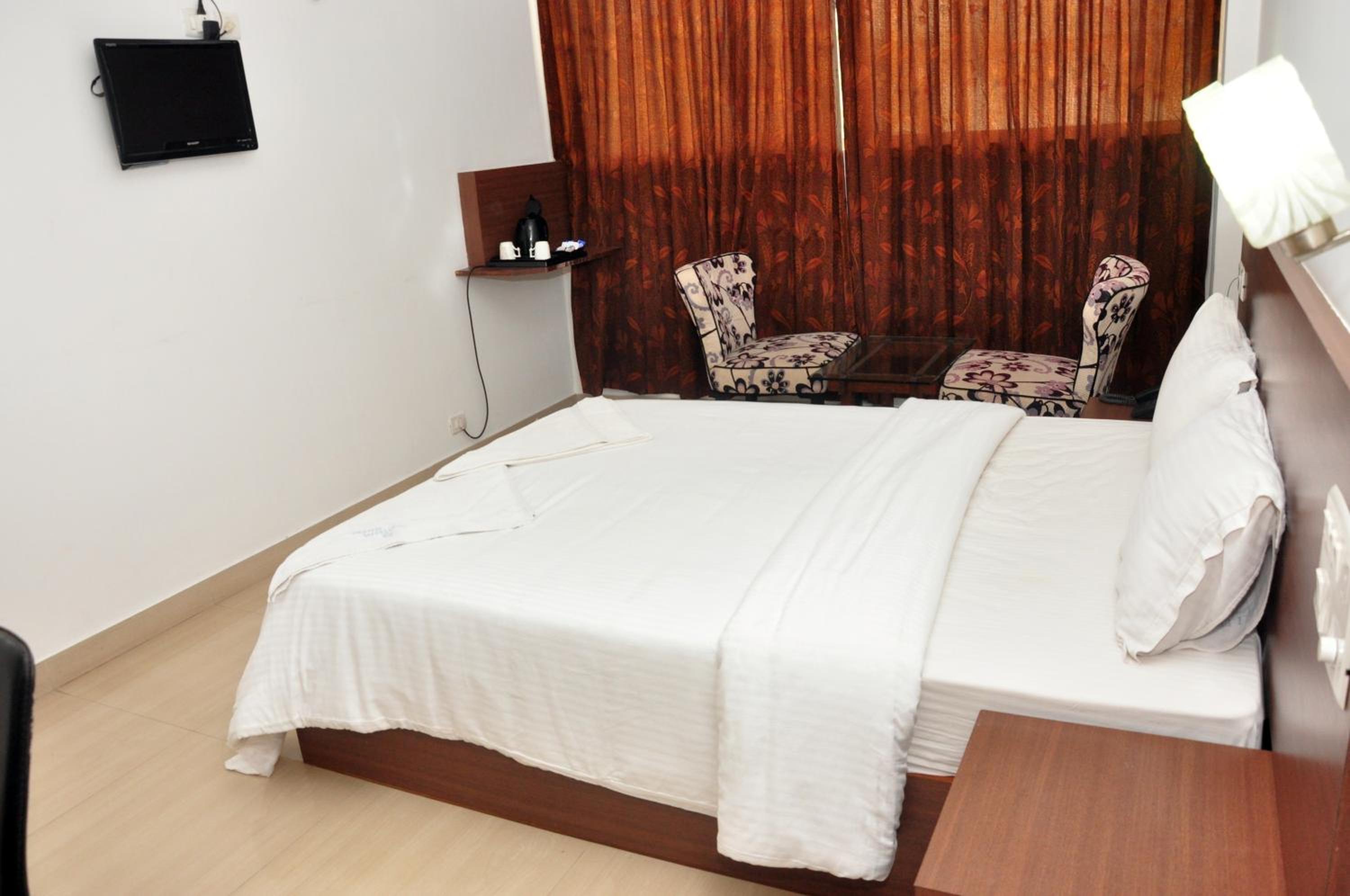 Deluxe Double Room - Photo 8
