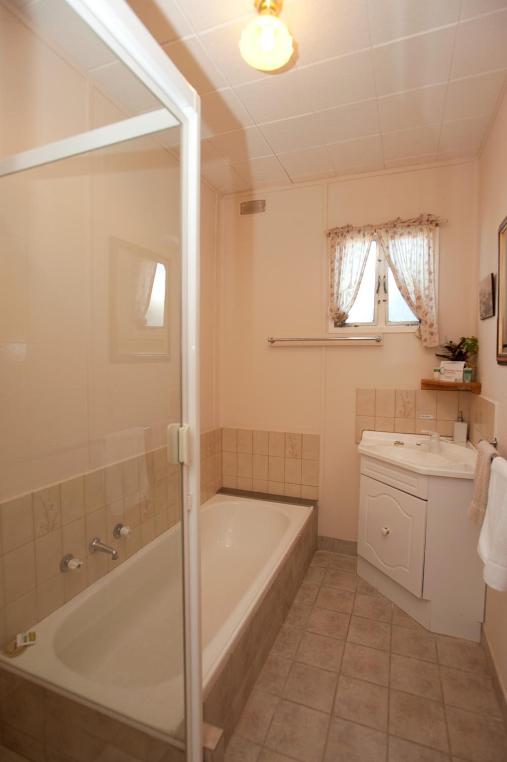 Three-Bedroom House photo 3