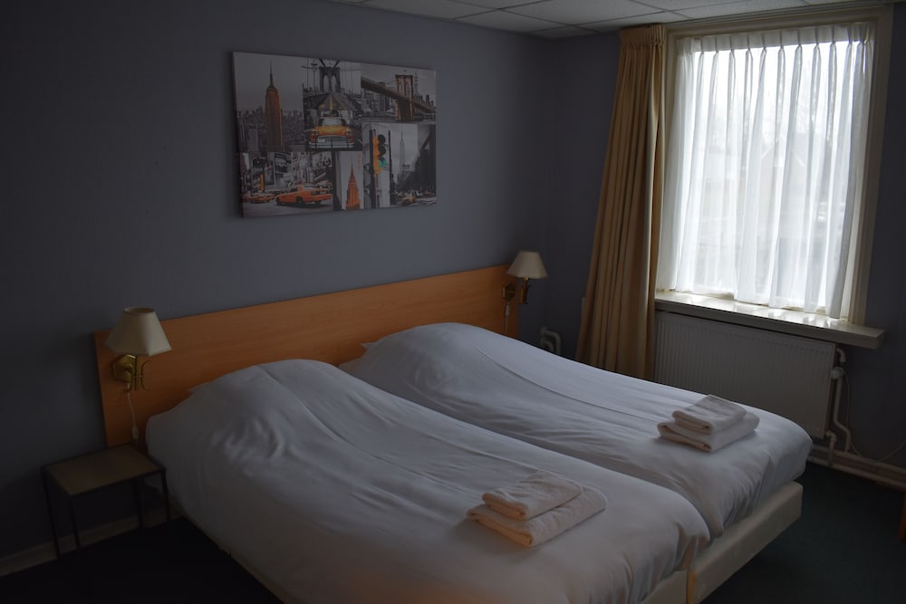 Standard Twin Room photo 3