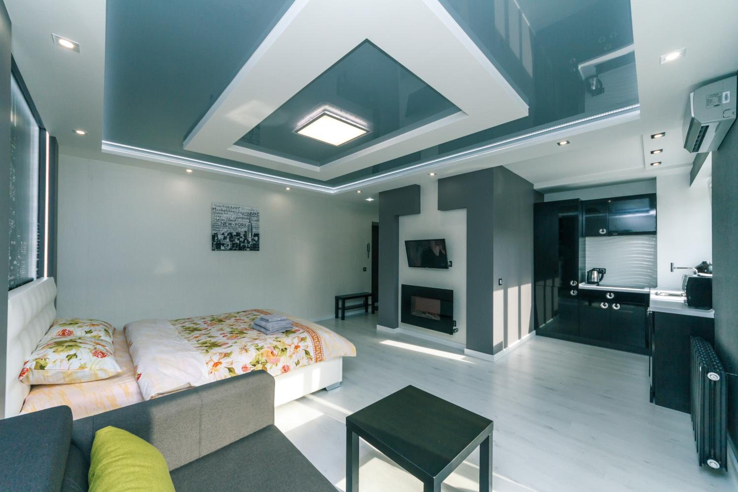 Deluxe VIP Studio Jacuzzi Fireplace on Lesi Ukrainki Boulevard 19