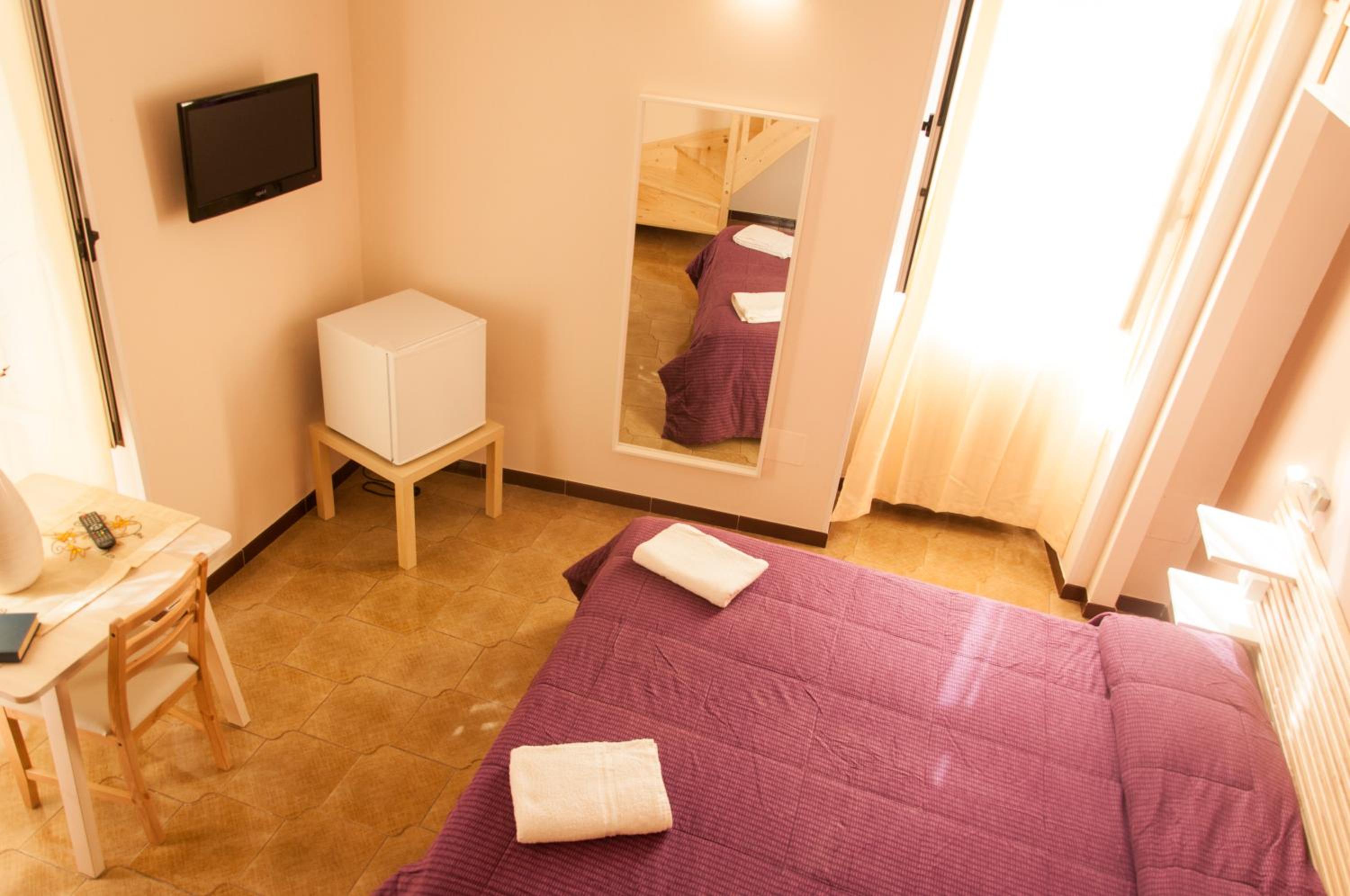 Family Double Room - Photo 9