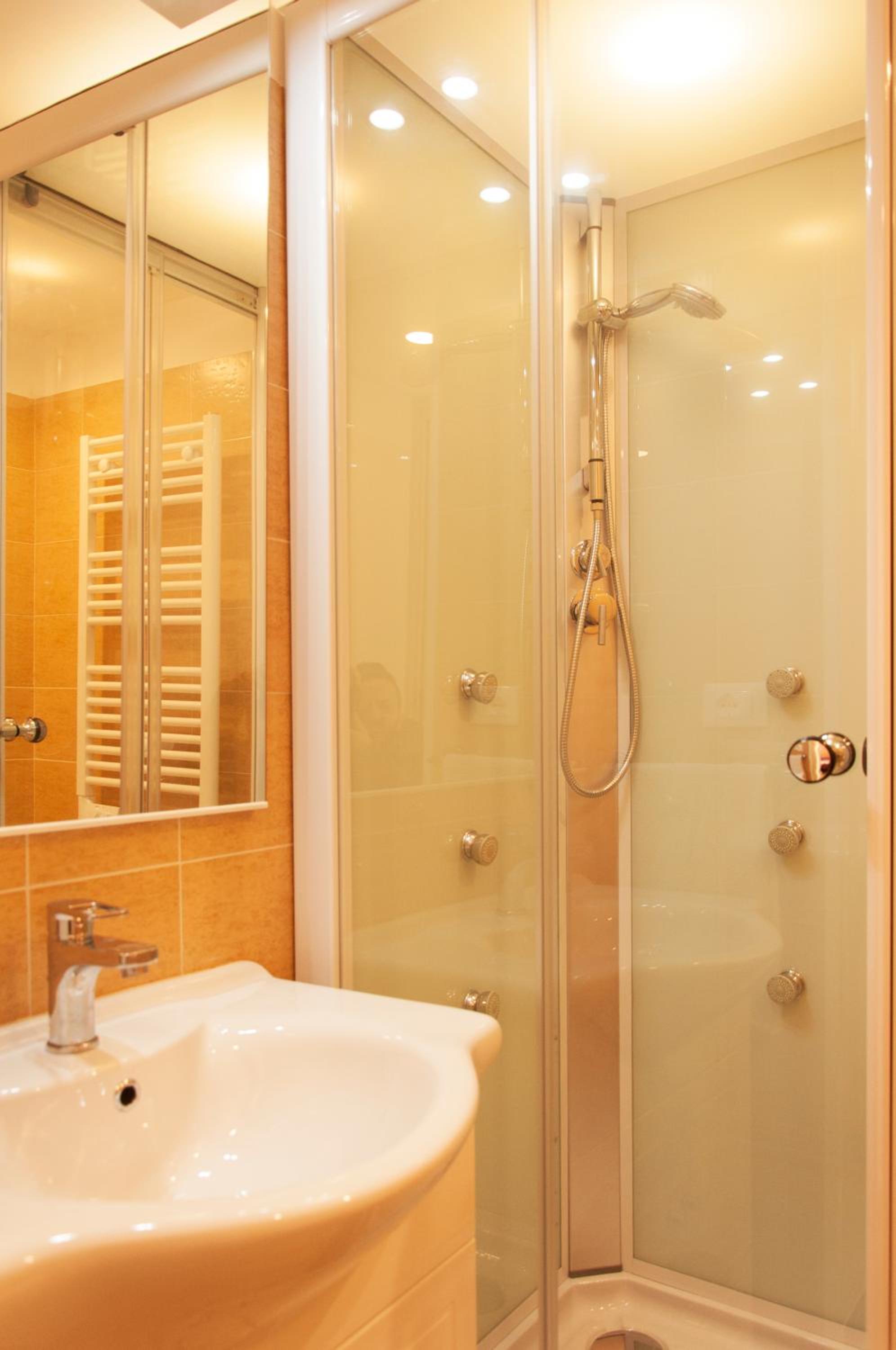 Family Double Room - Photo 10