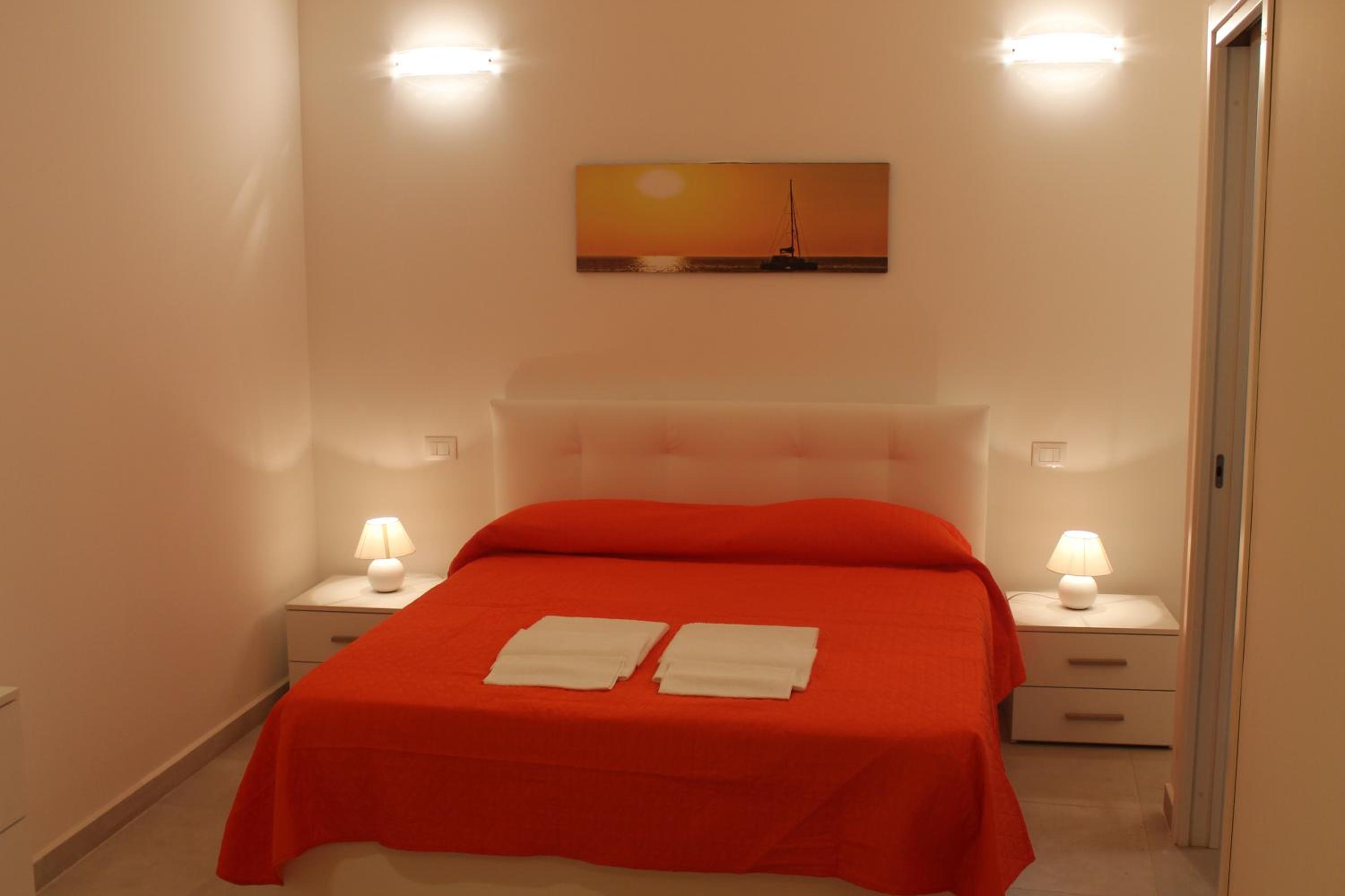 One-Bedroom Apartment - Photo 1