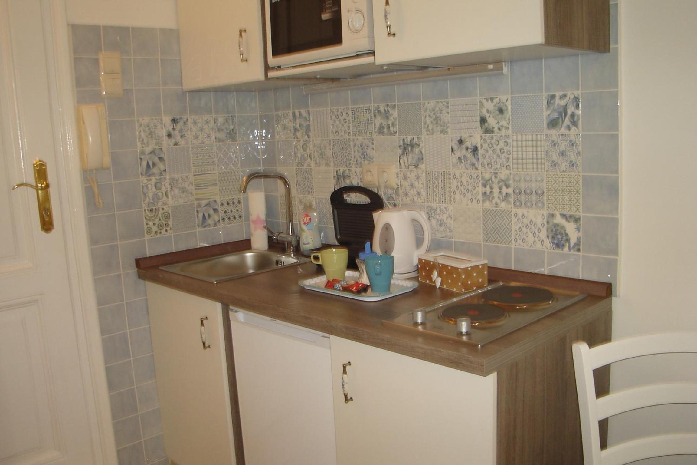 Studio Apartment - Photo 24