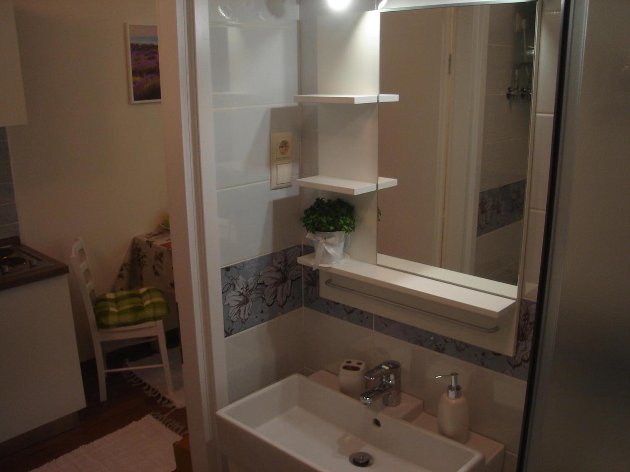 Studio Apartment - Photo 10