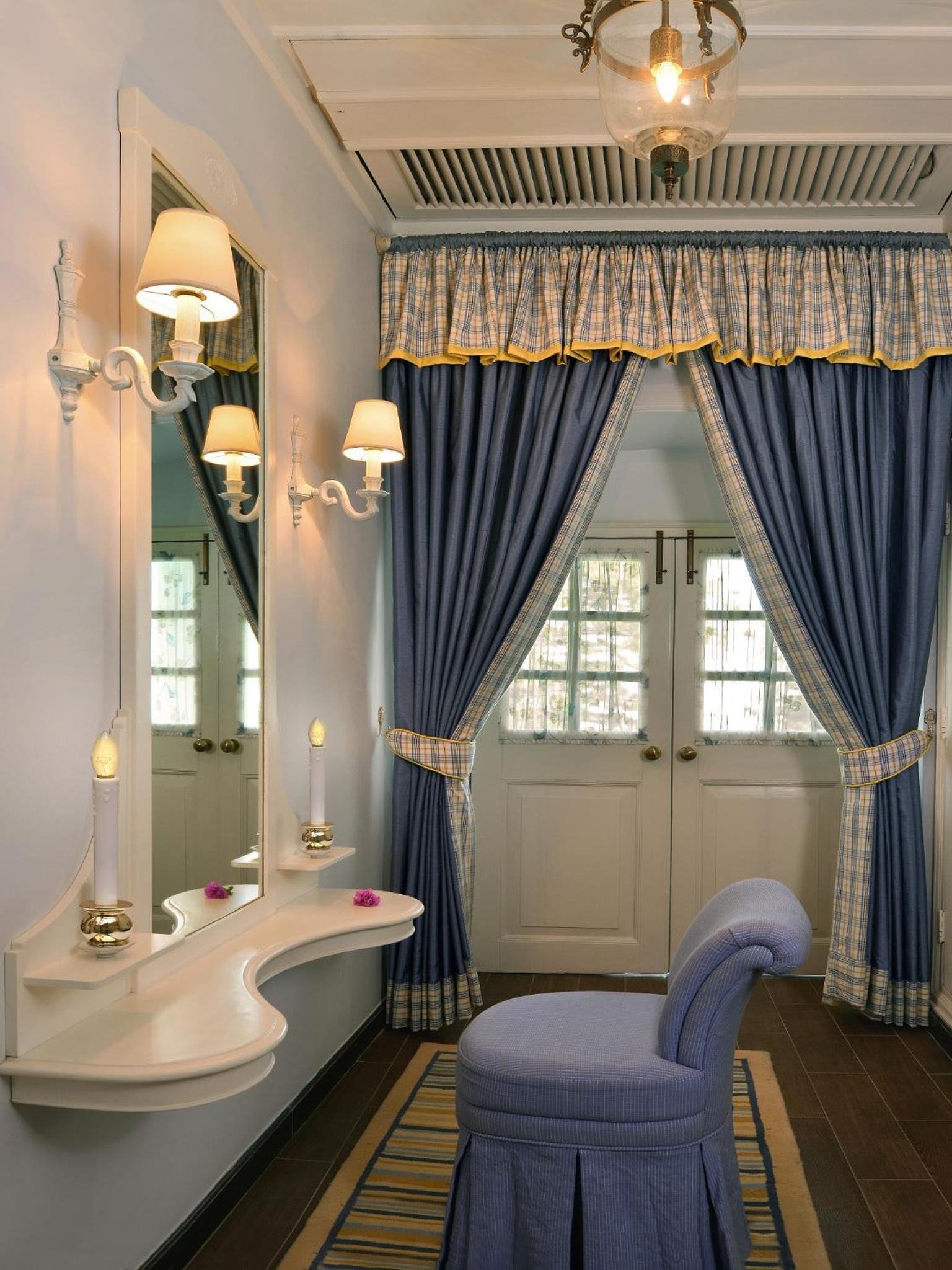 Savoy Suites photo
