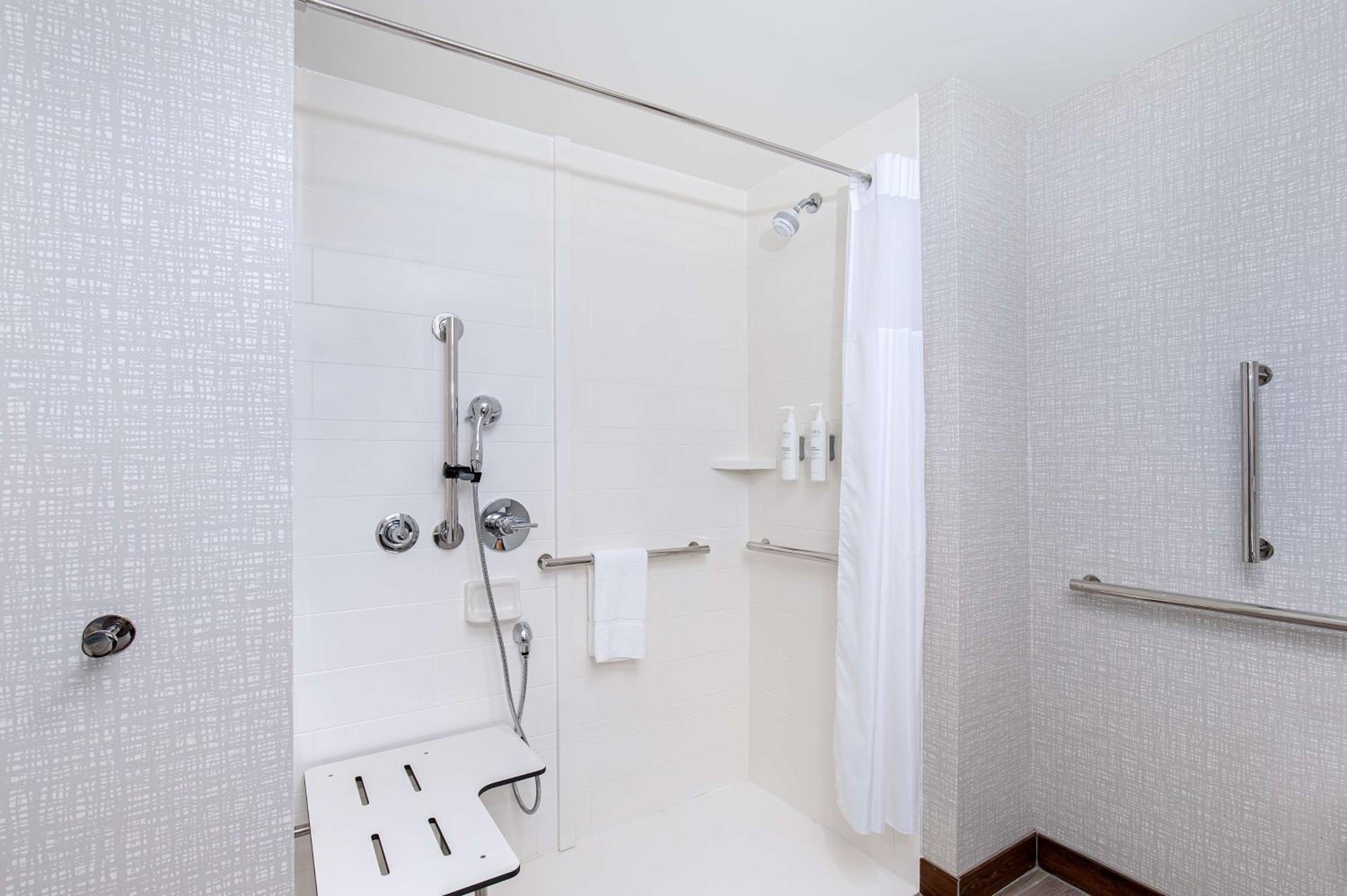 Queen Room with Two Queen Beds and 3X3 Shower - Mobility Access photo 1