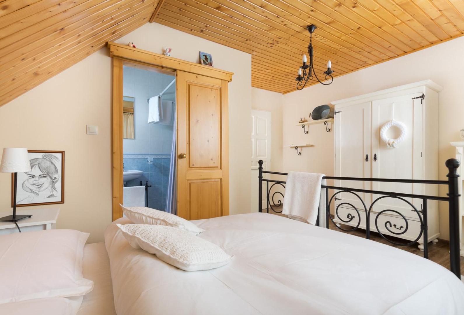 Three-Bedroom Apartment - Photo 10