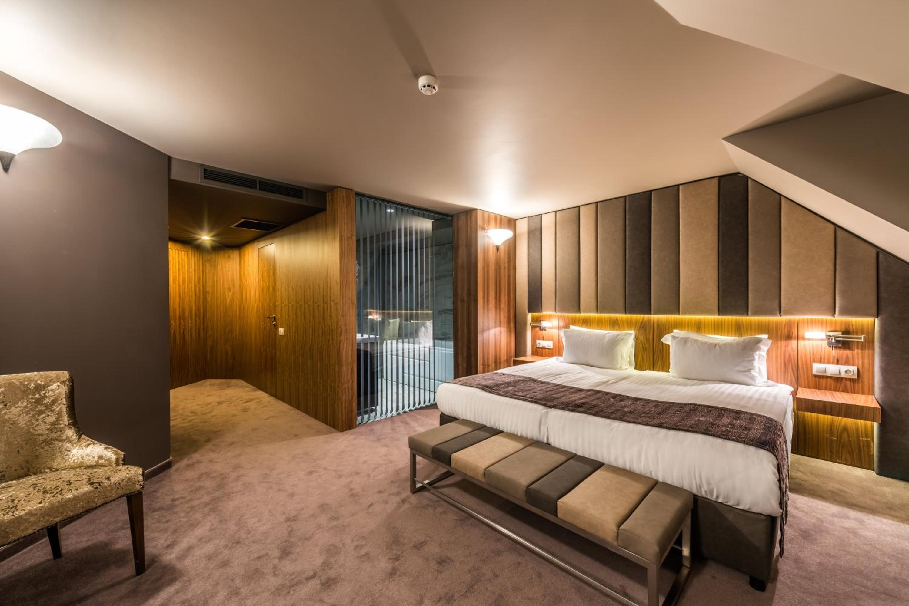 Suite with Mountain View & Free Parking photo 3