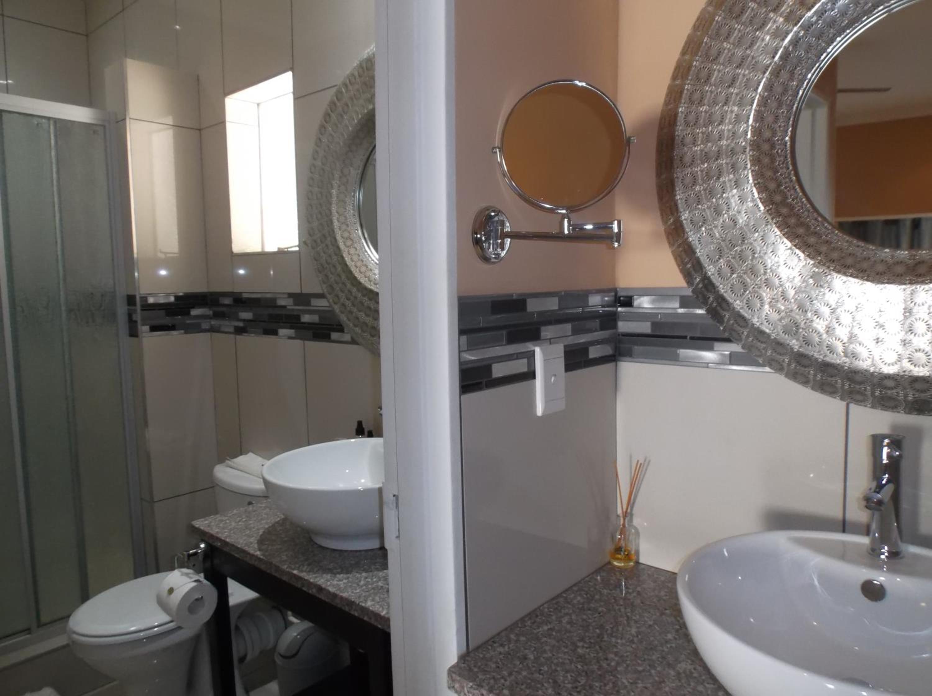 Family Room - Photo 16