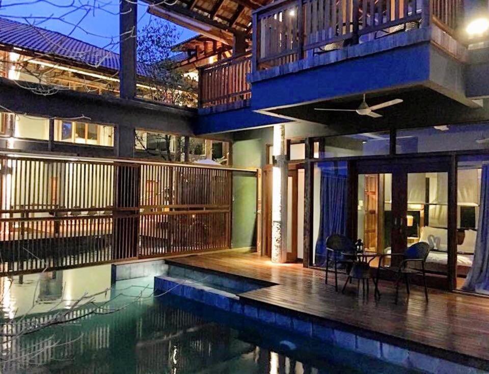 King Suite with Pool View