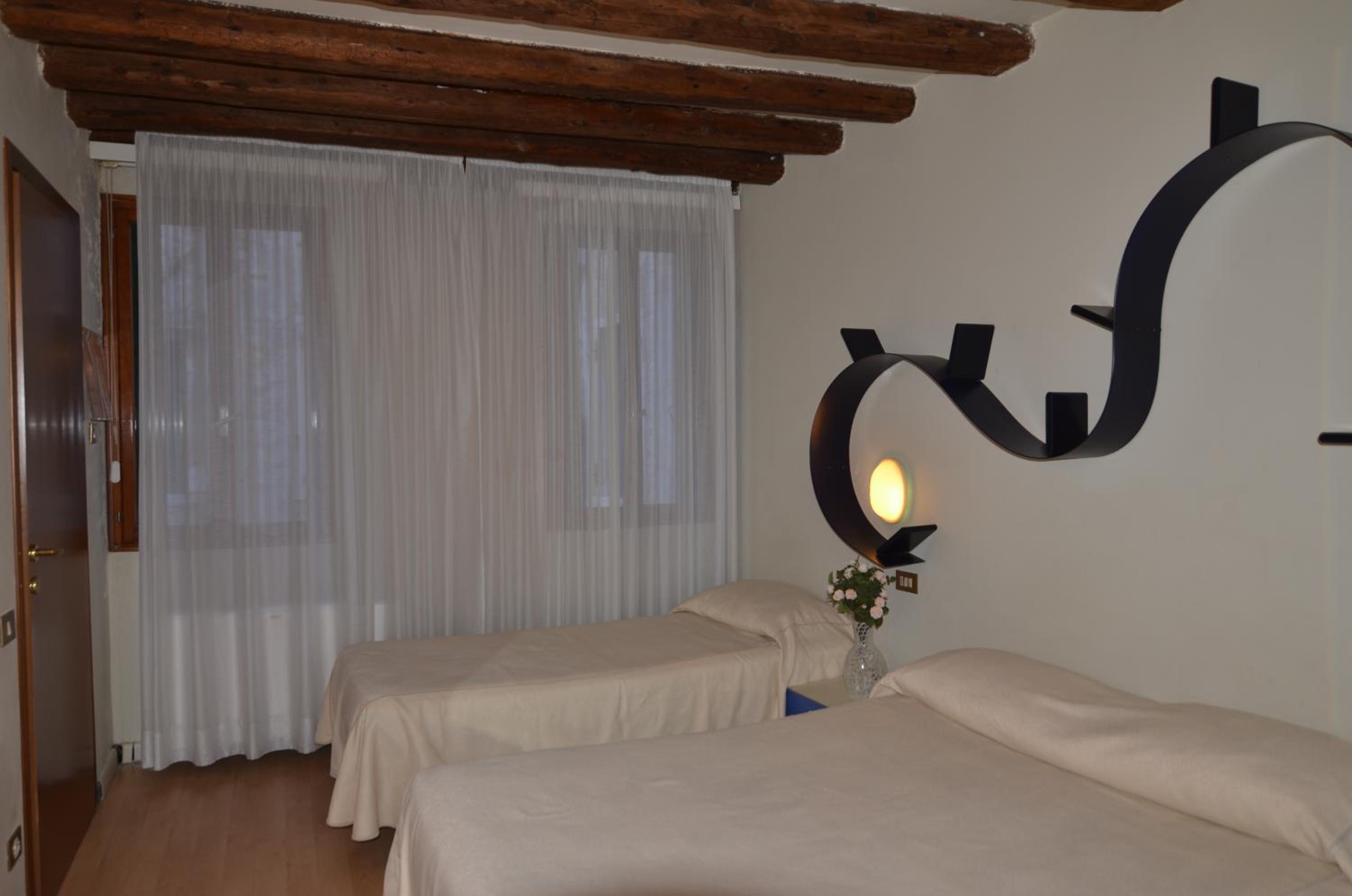 Triple Room with Private Bathroom photo 3
