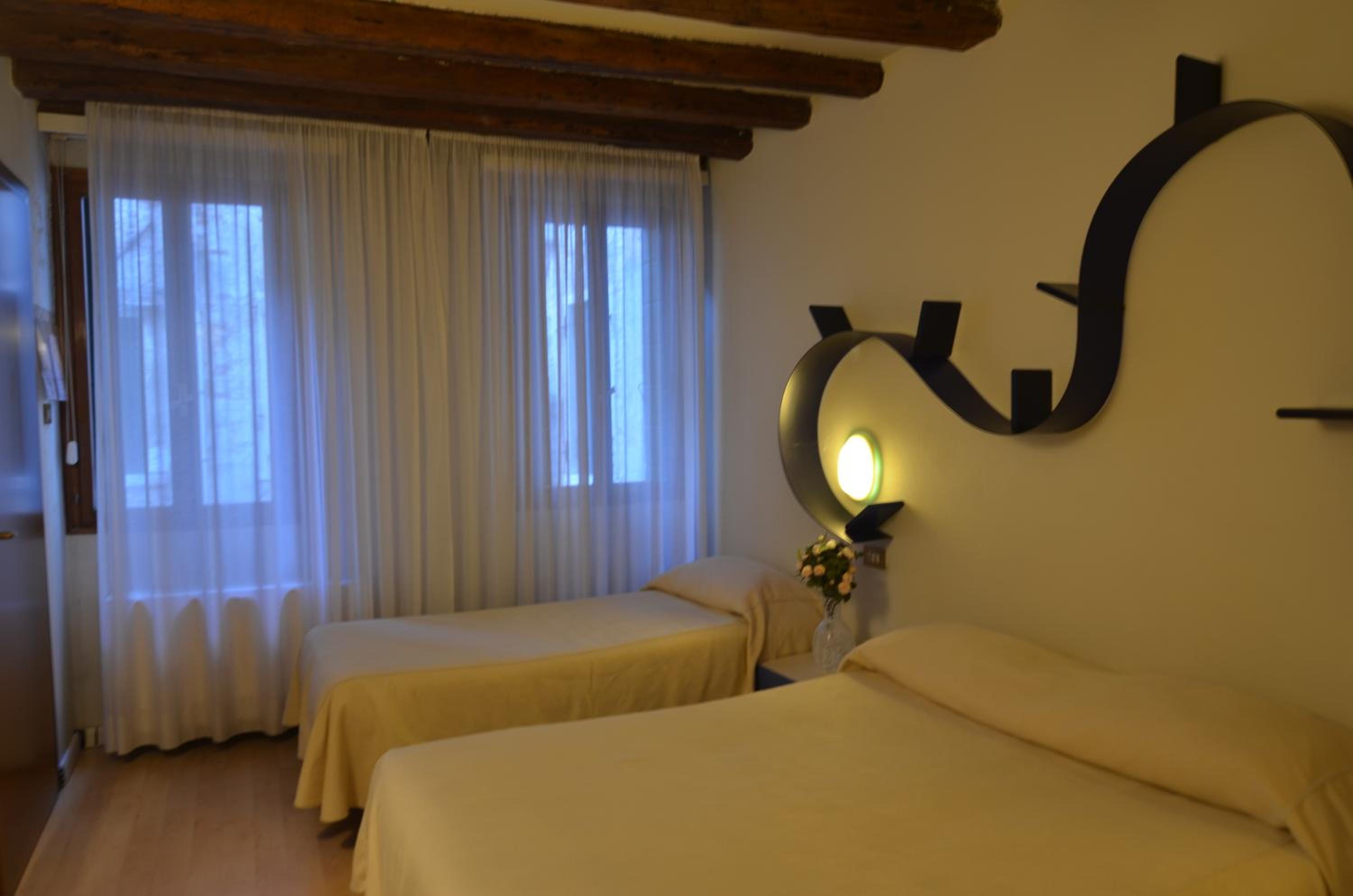 Triple Room with Private Bathroom photo 2