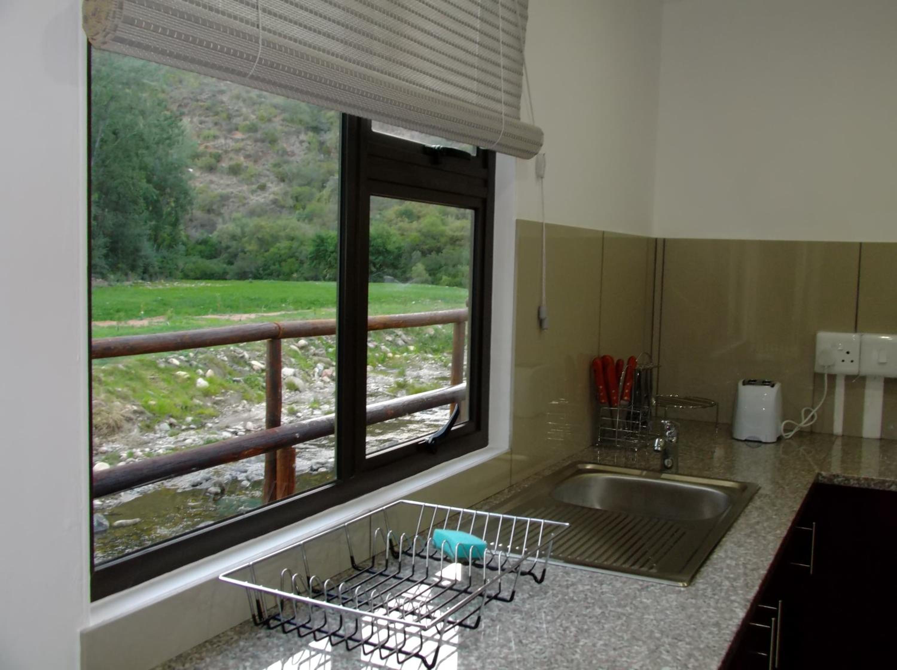 Deluxe Family Suite - Self Catering - Photo 28