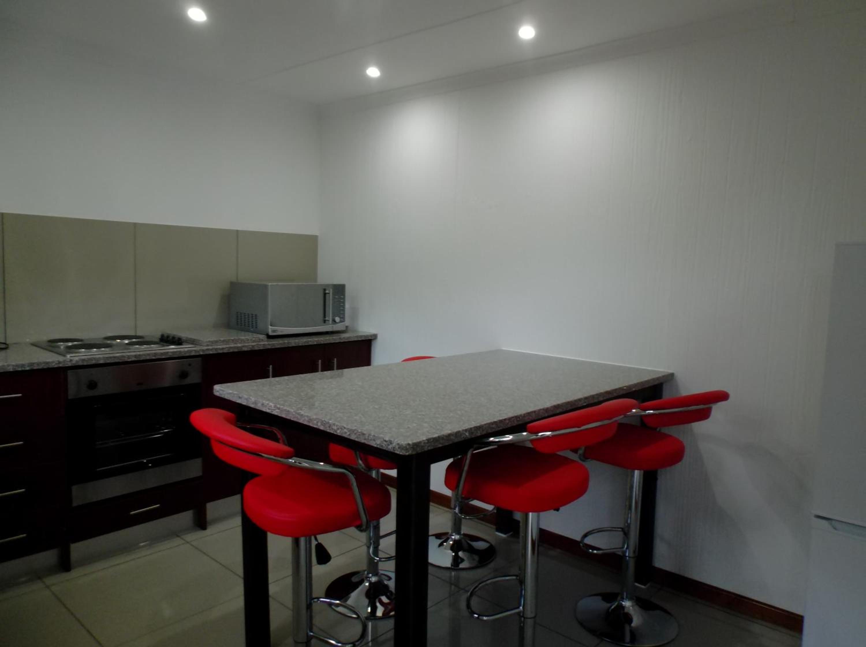 Deluxe Family Suite - Self Catering - Photo 2