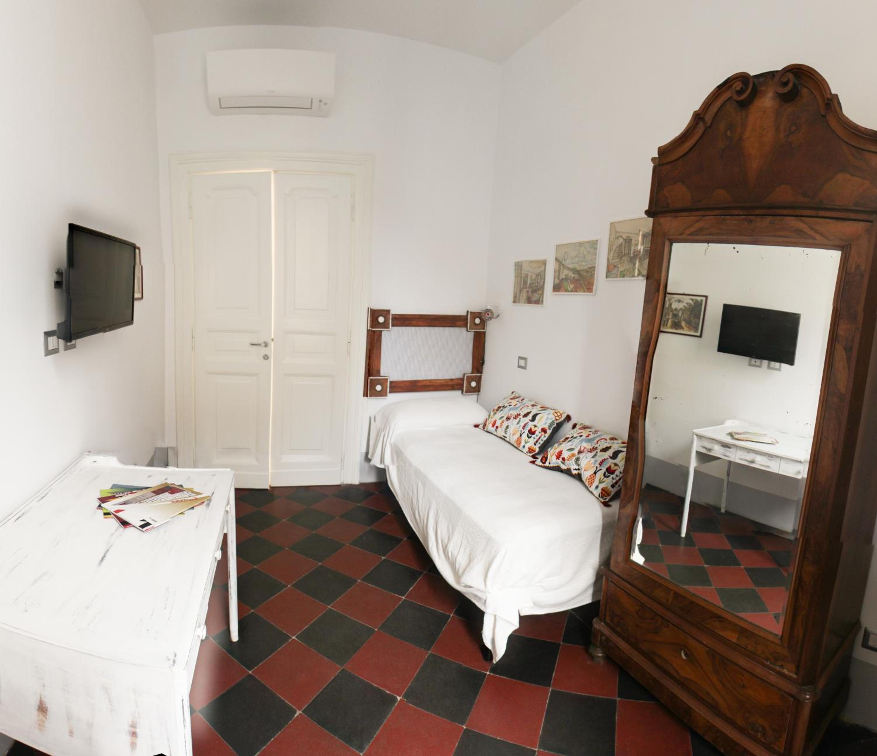 Single Room with Private External Bathroom photo 3