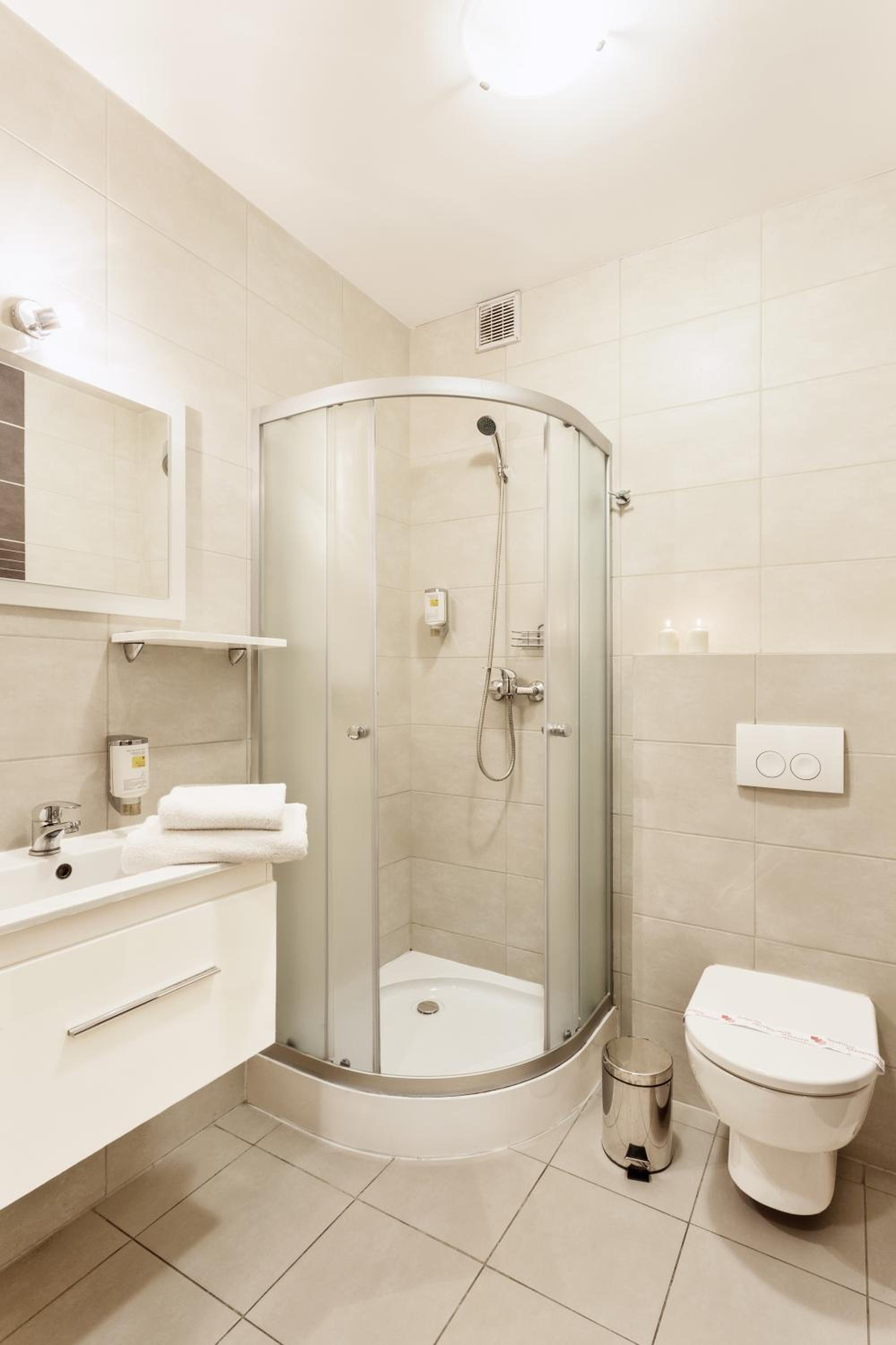 Comfort Double Room with Queen Bed photo 2
