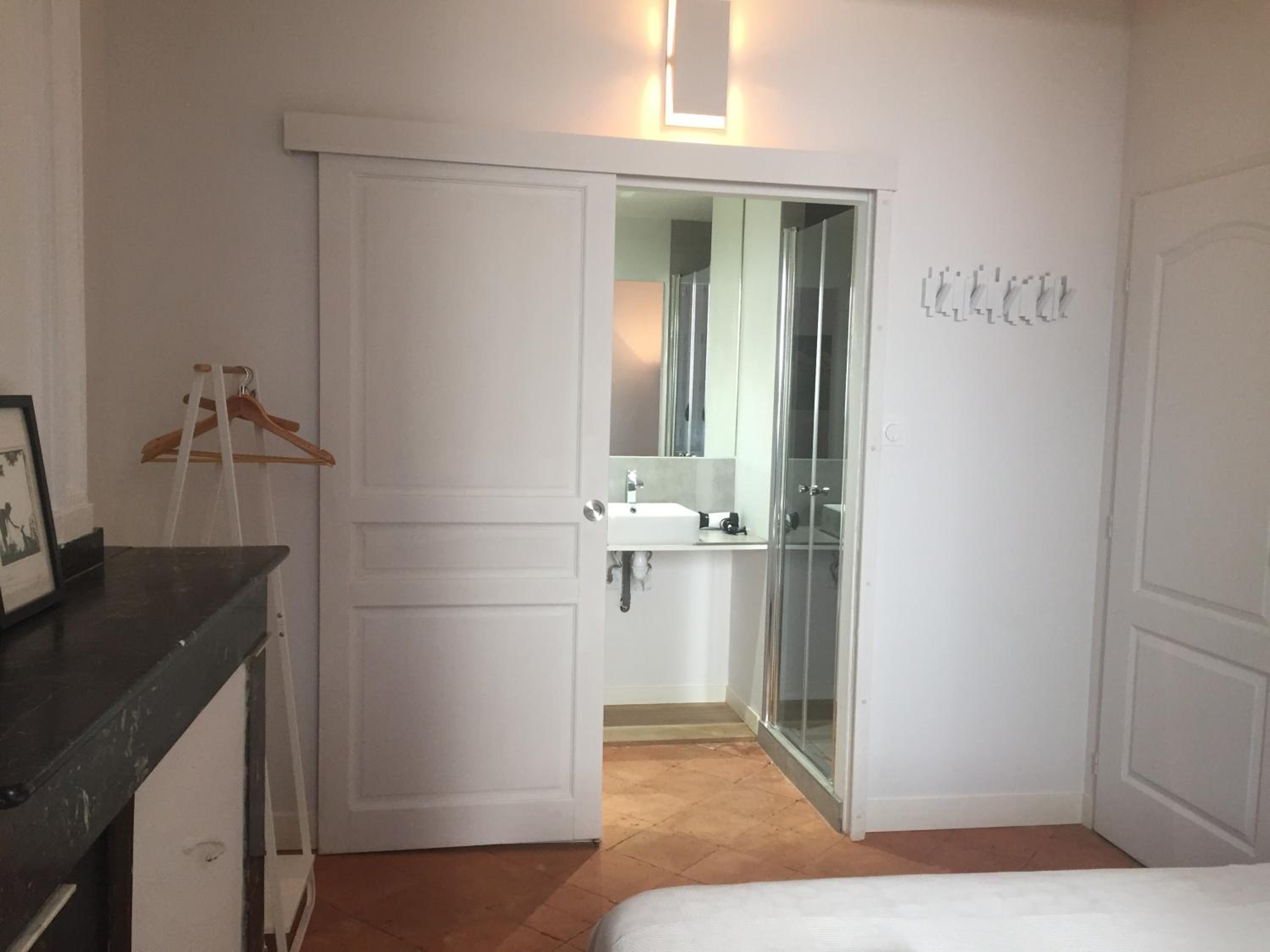 Standard King Room photo 3