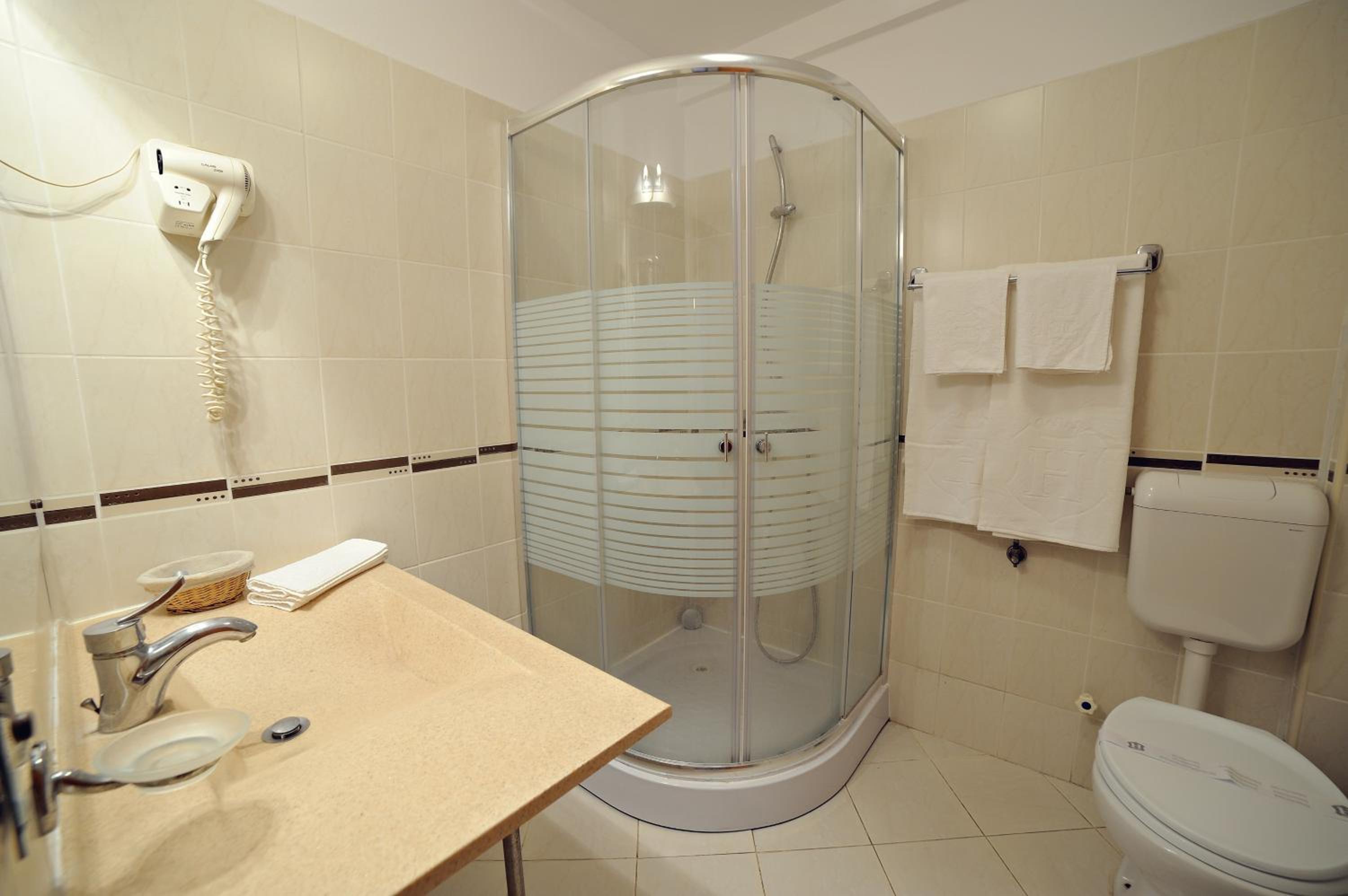 Twin Room - Photo 5