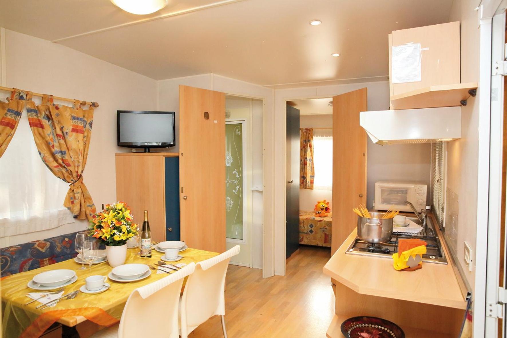 Mobile Home (5 Adults) photo 3