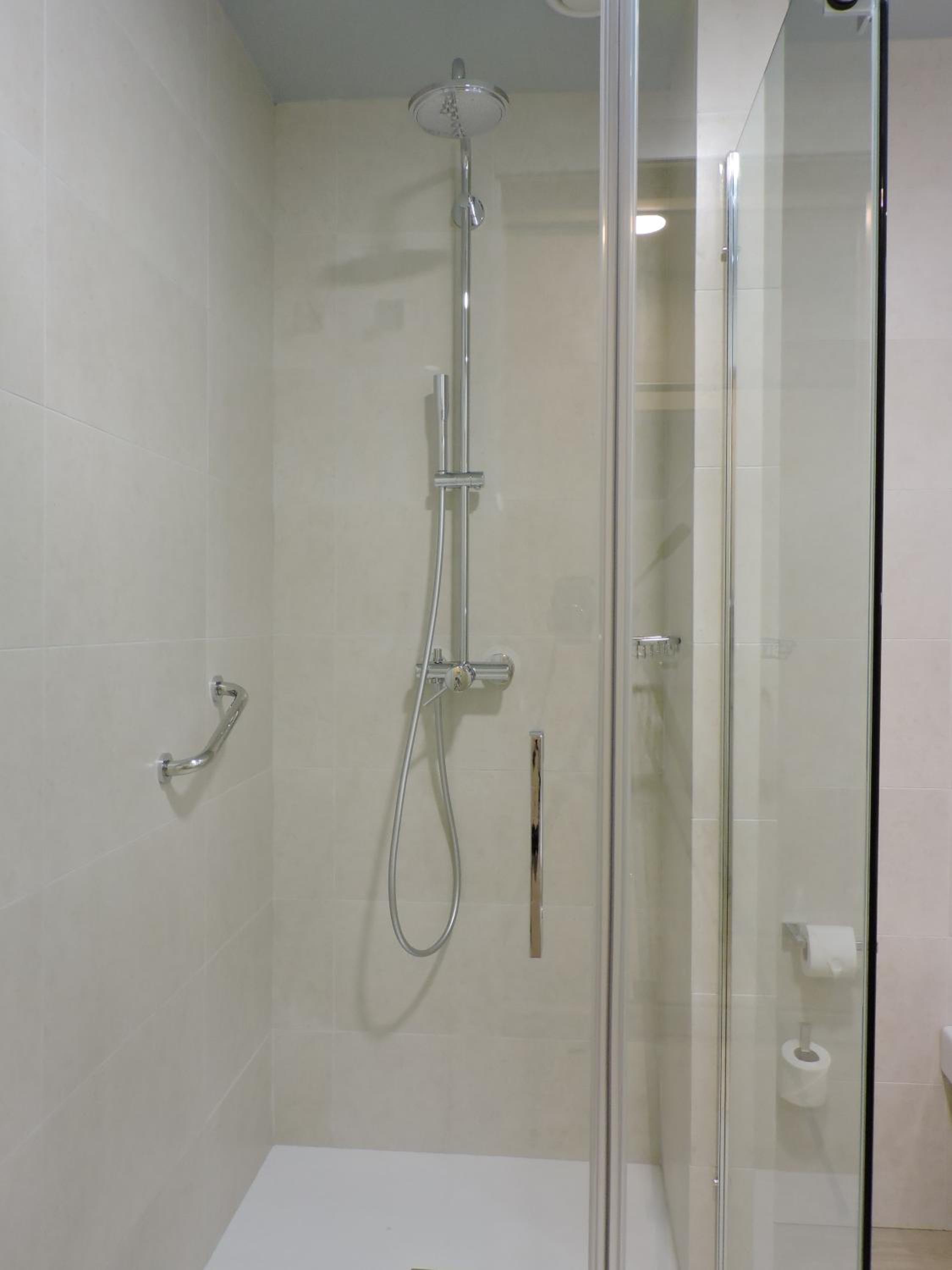 Premium Double or Twin Room - Photo 3