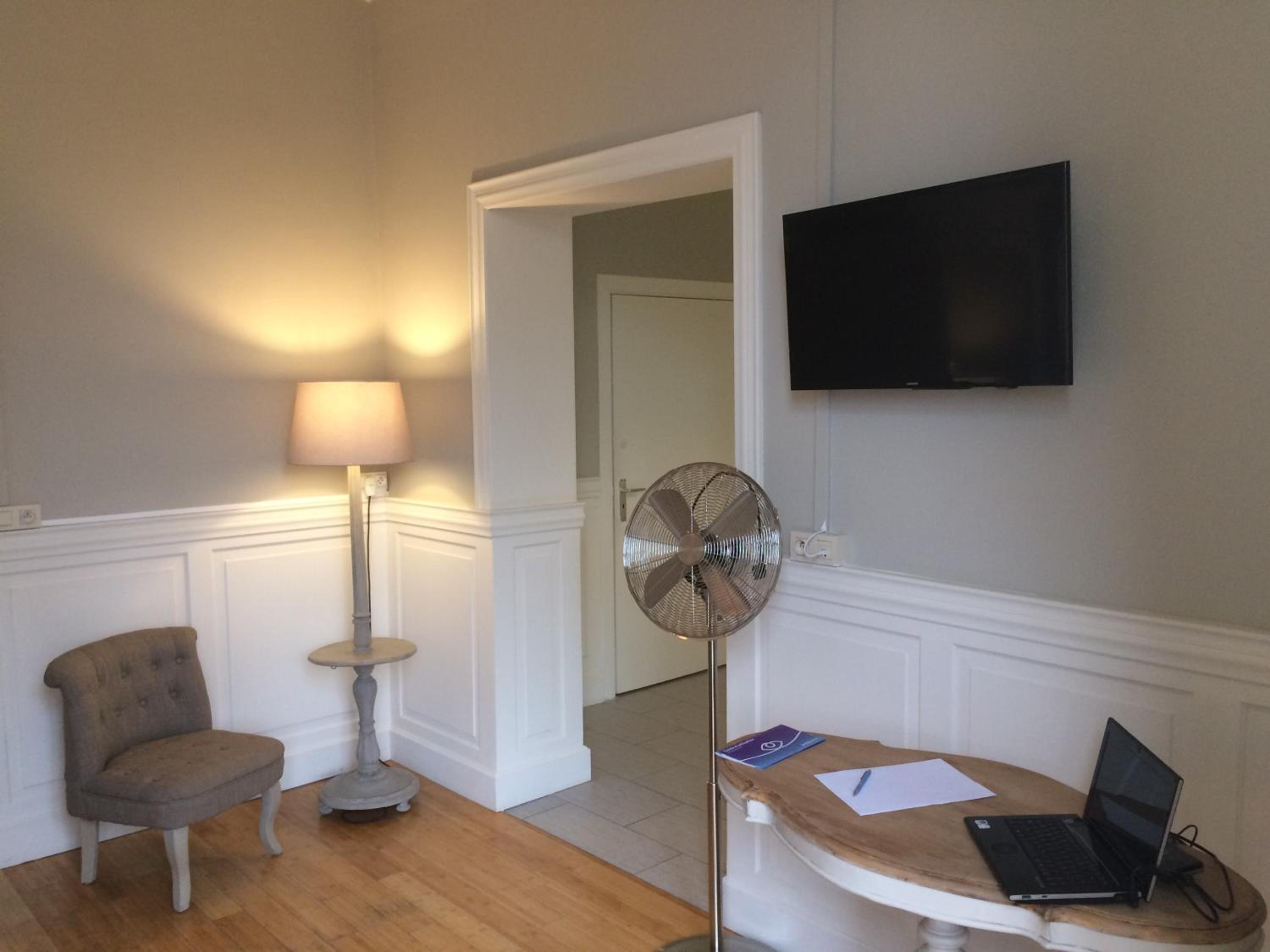 Suite with City View photo 3