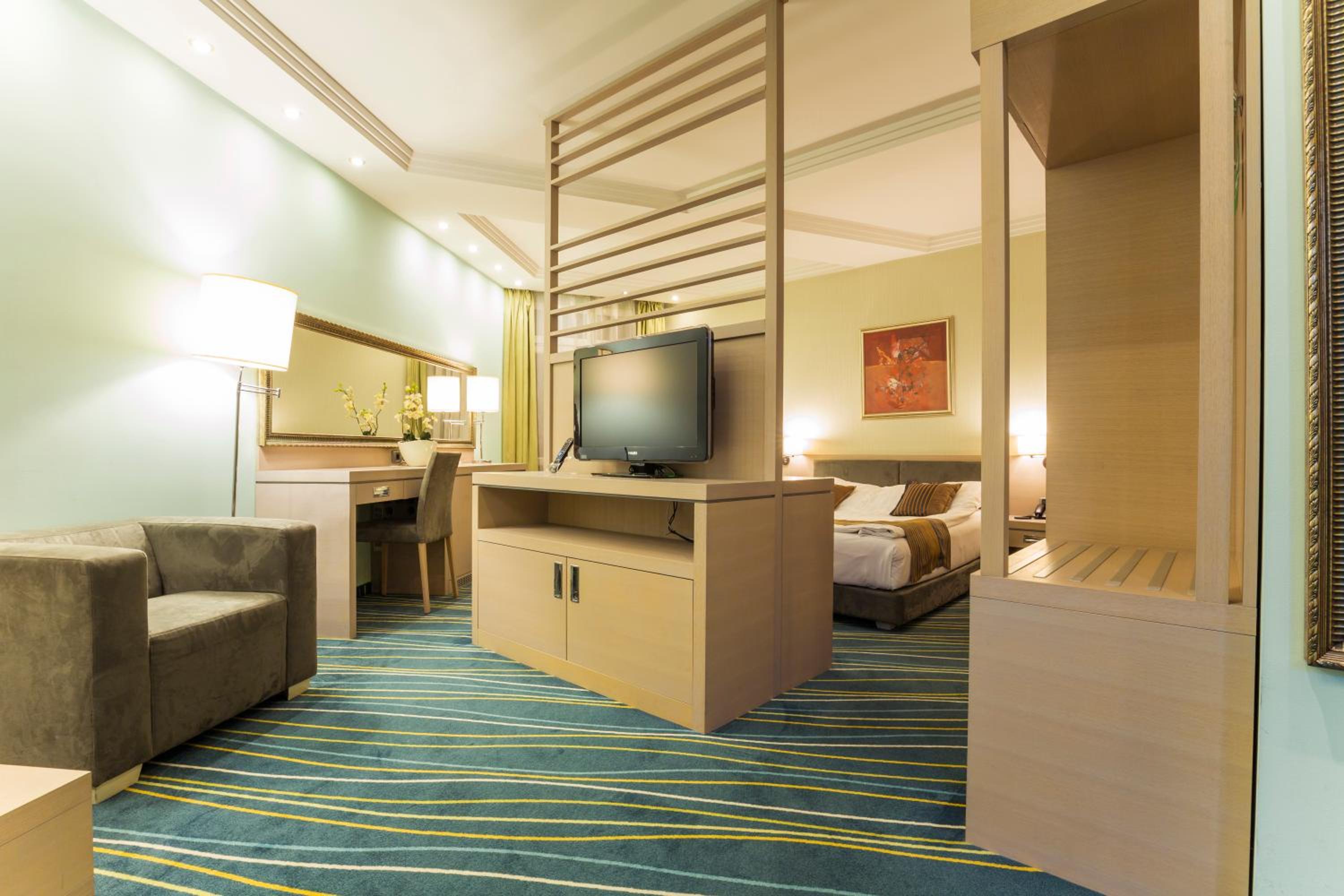 Superior Double Room - Photo 3