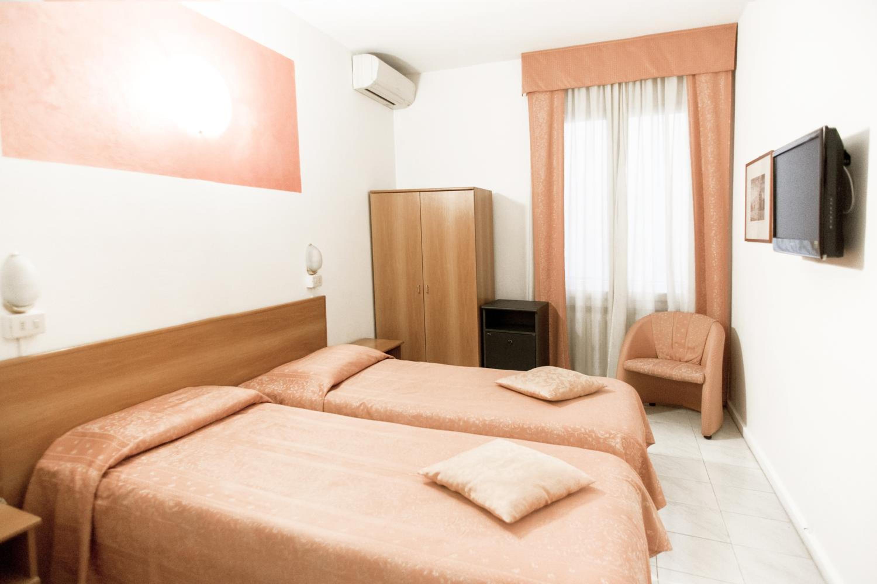 Twin Room photo 2