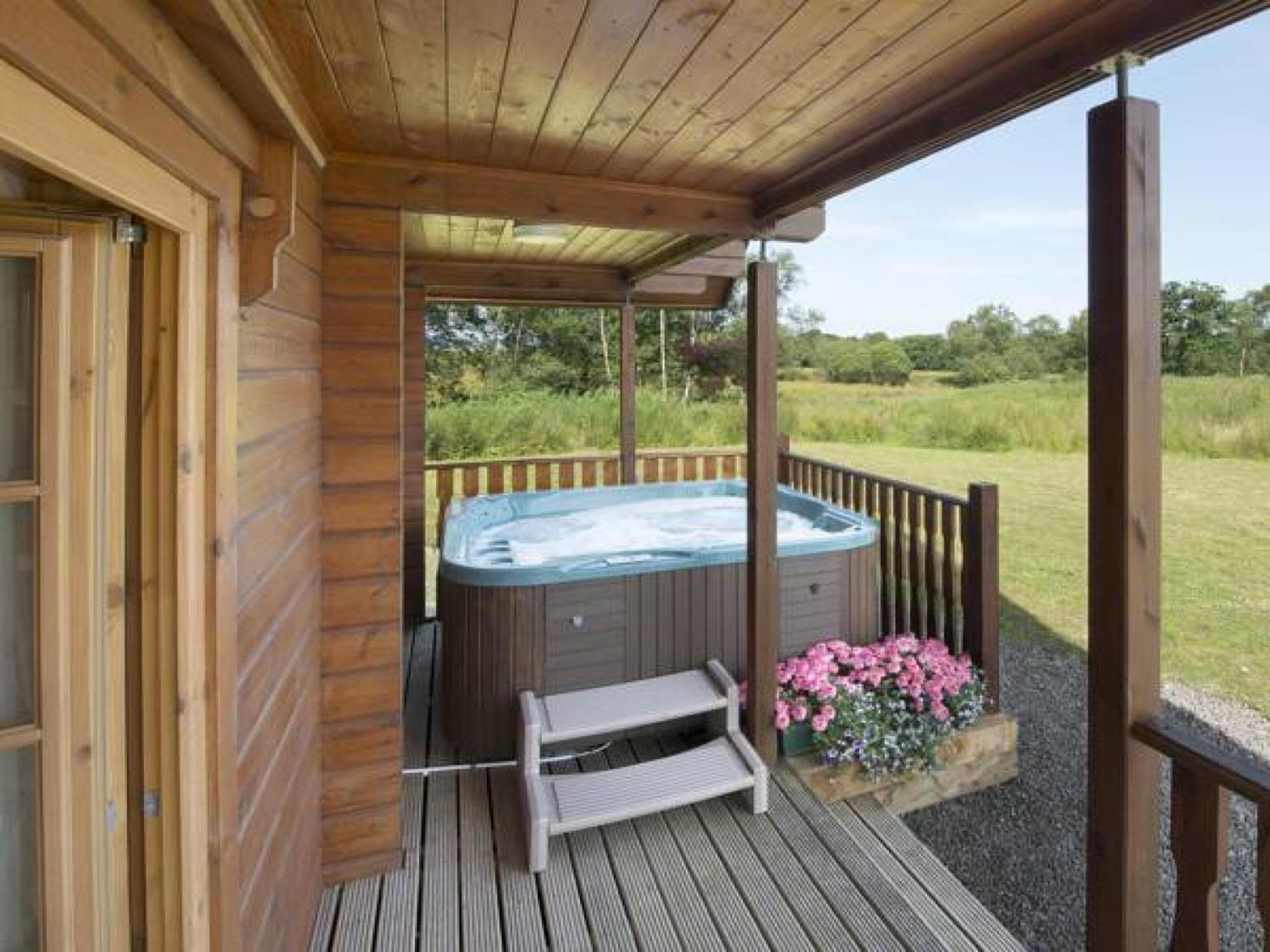 Three-Bedroom Lodge - 4 photo 2