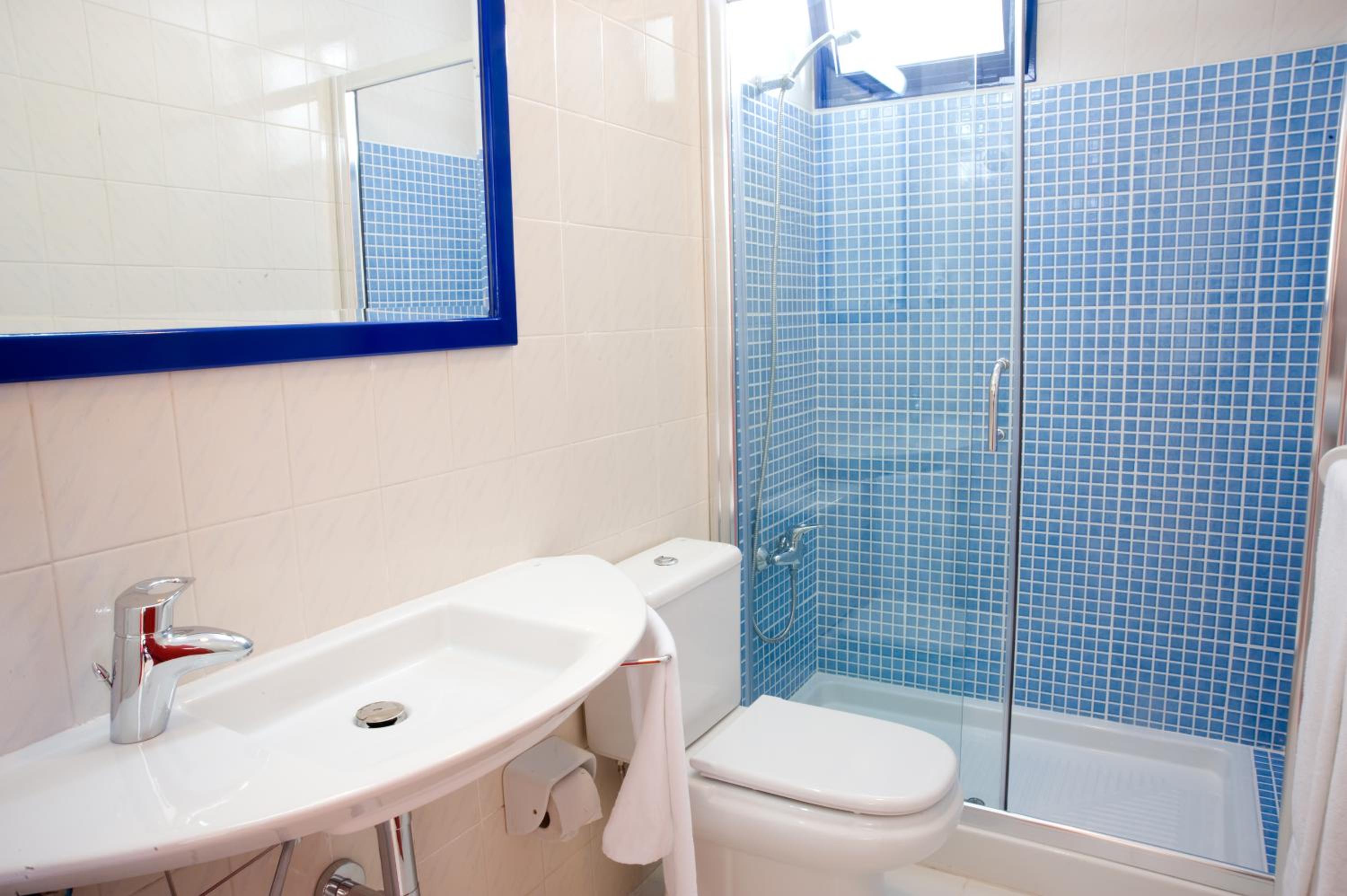 Standard Double Room with Two Double Beds photo 2