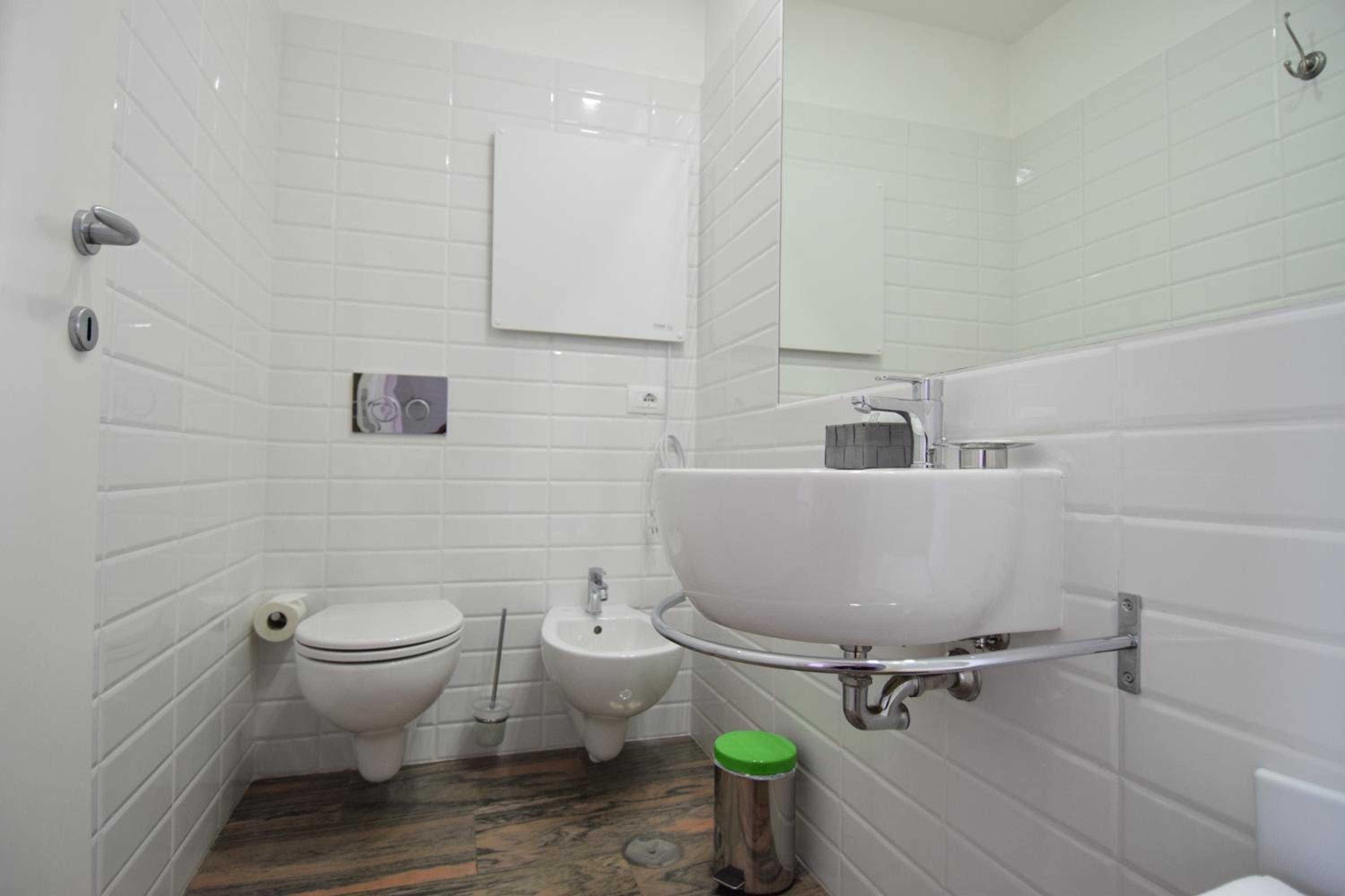 Double Room - Photo 7
