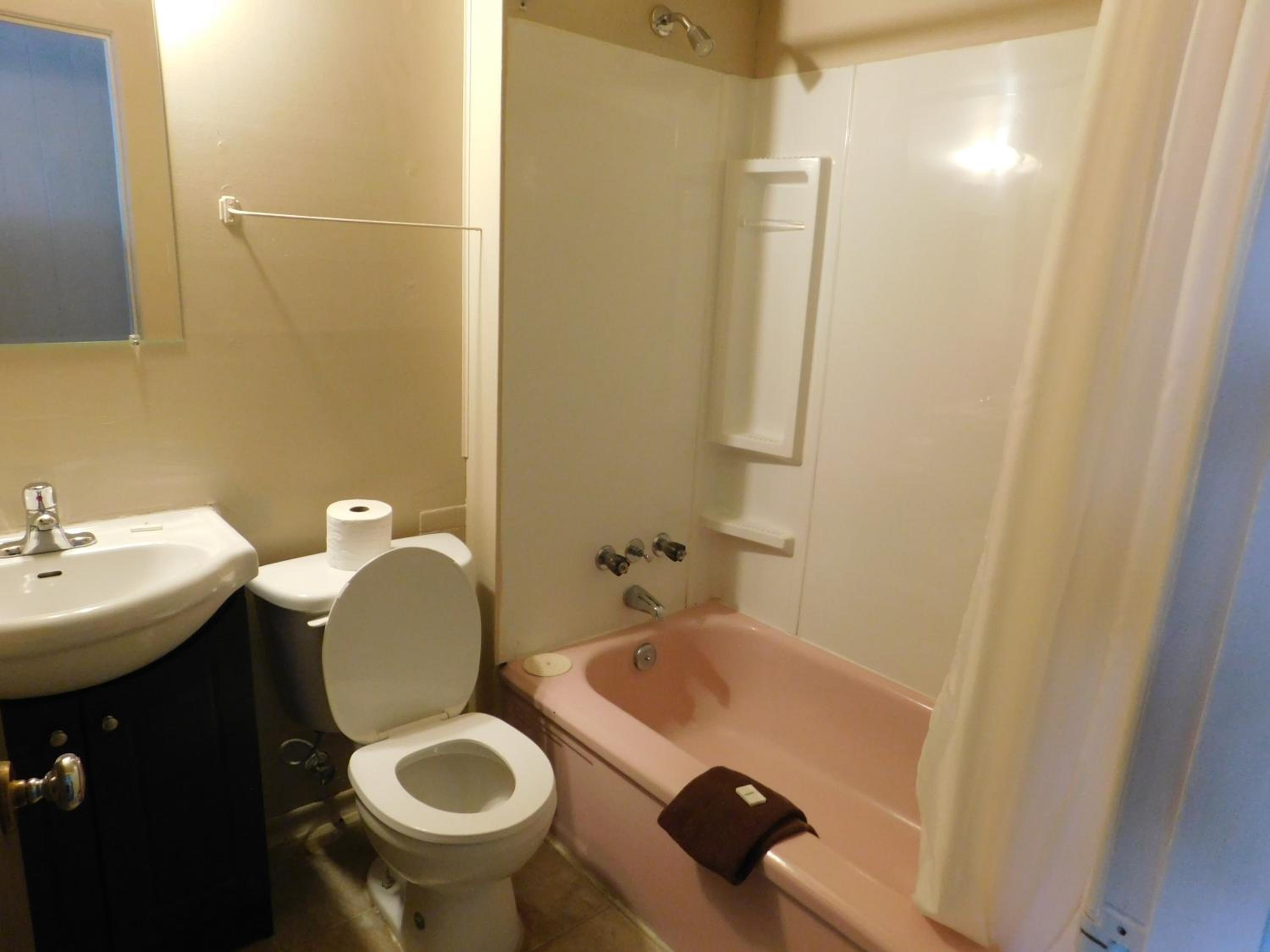Budget Double Room - Photo 4