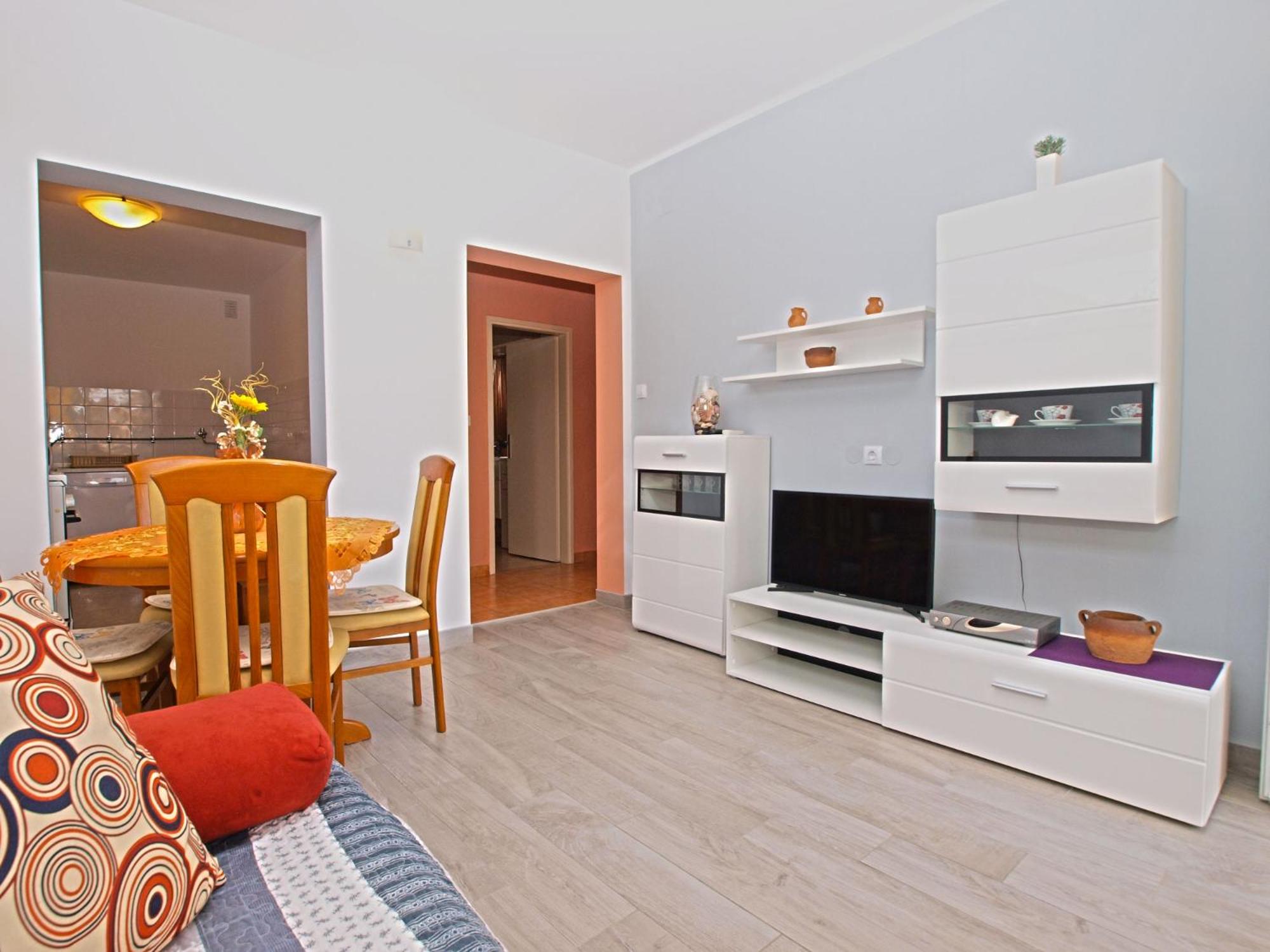 Apartment photo 2