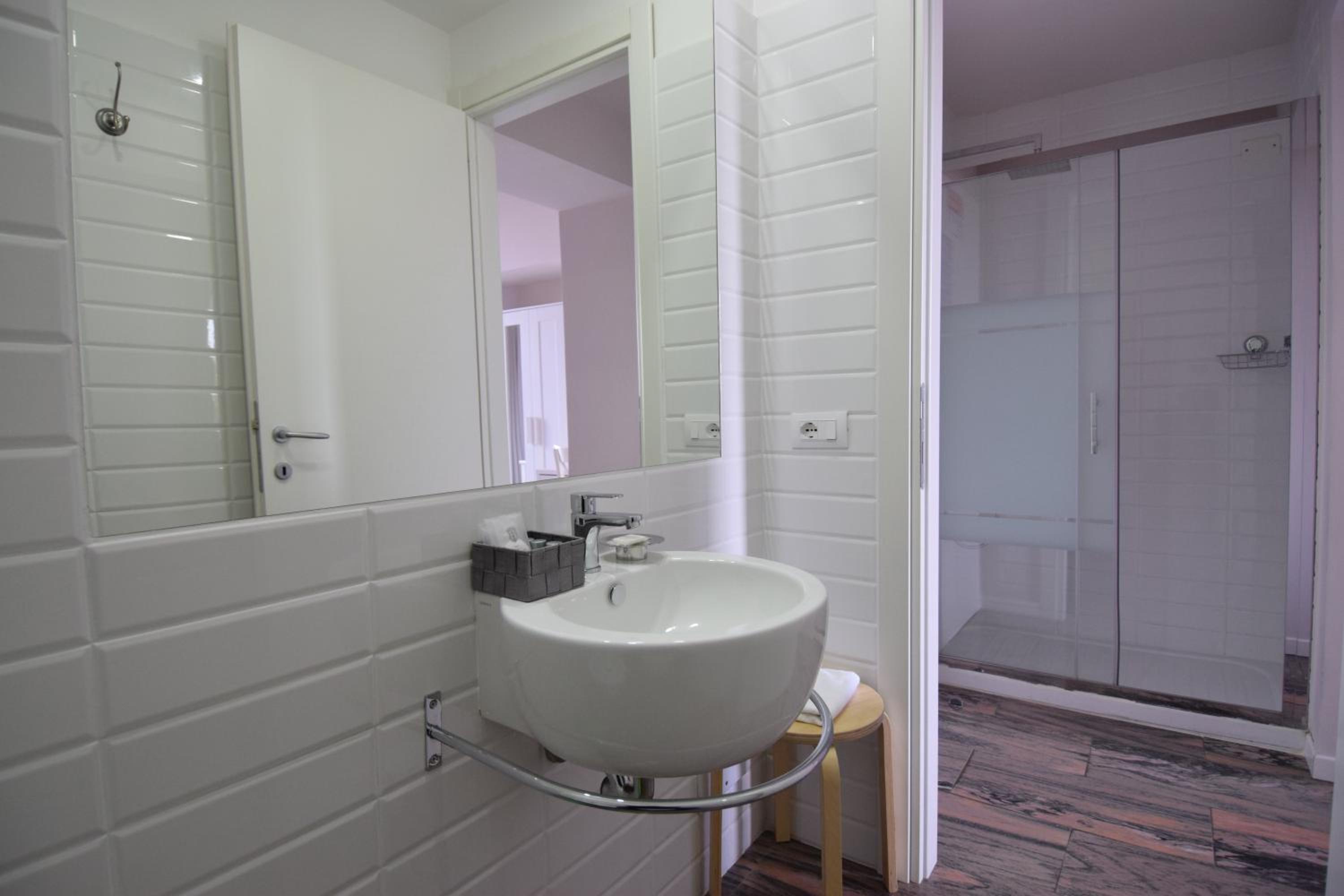 Double Room - Photo 8