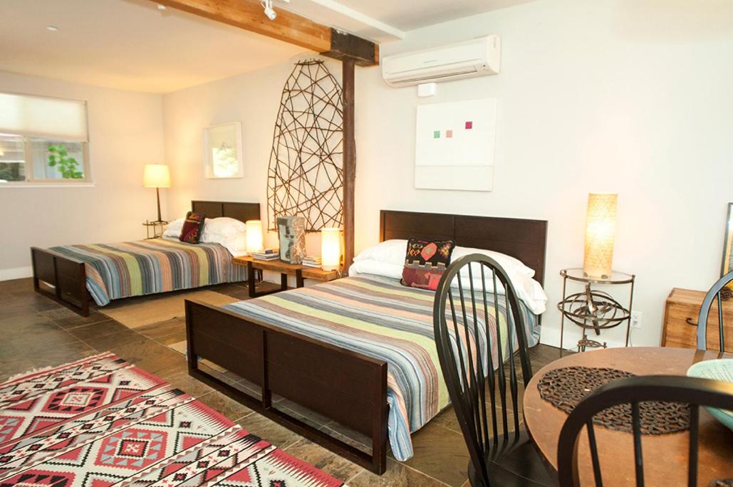 Queen Suite with Two Queen Beds and Spa Bath - Pet Friendly photo 2