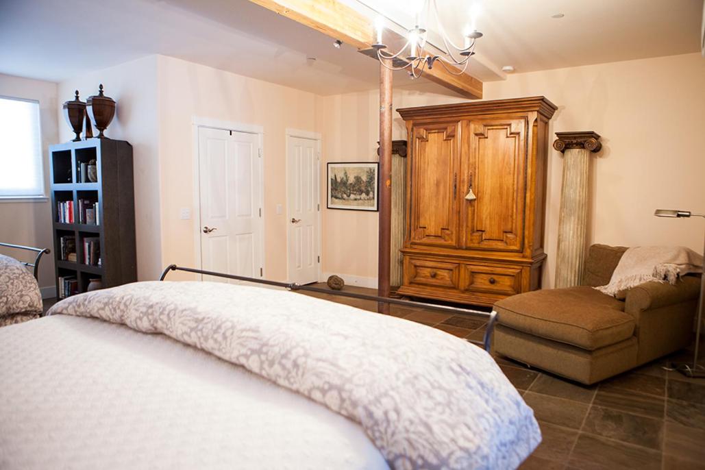 King Suite with Two King Beds - Pet Friendly photo 2