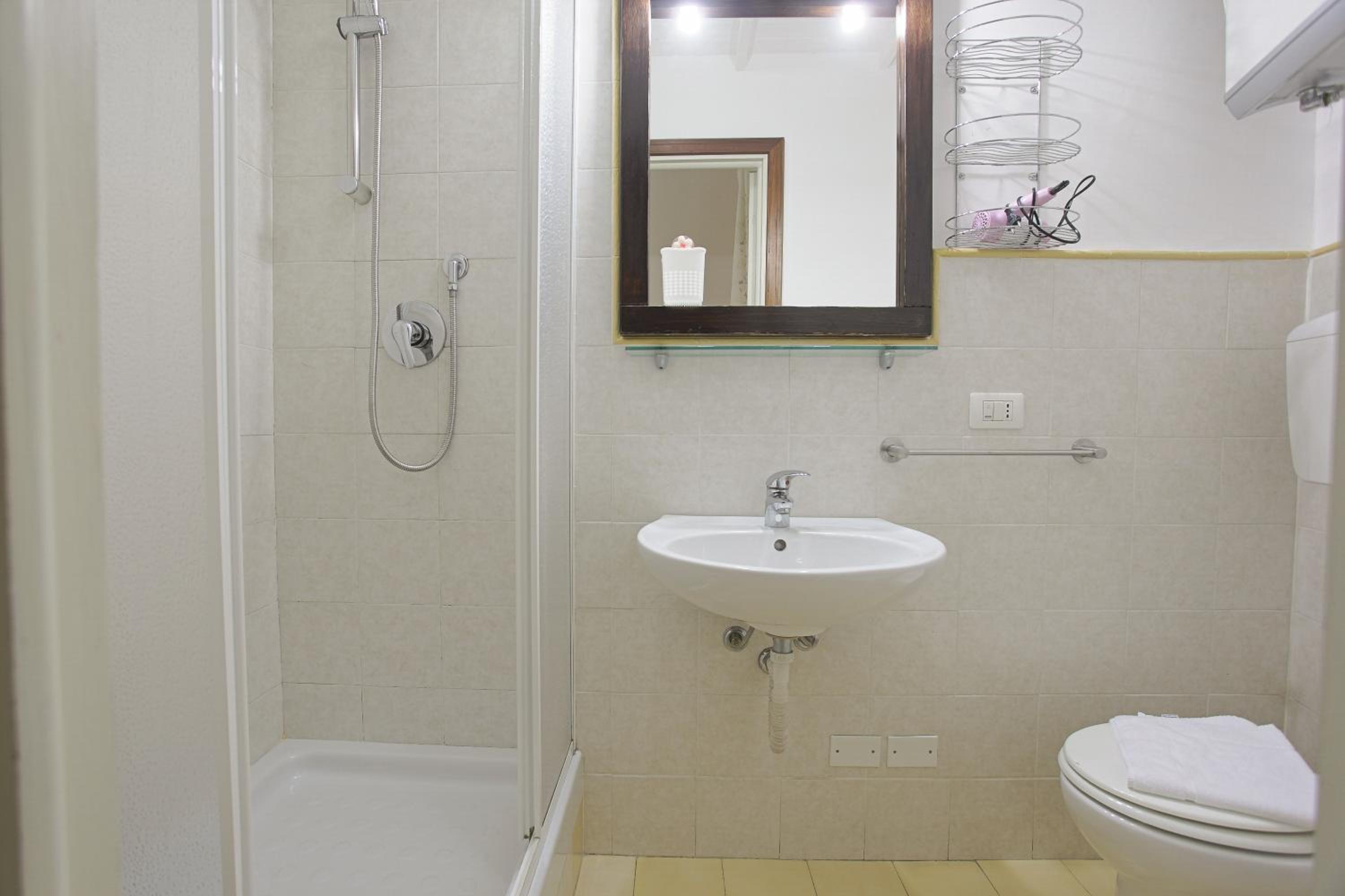 Triple Room - Photo 18