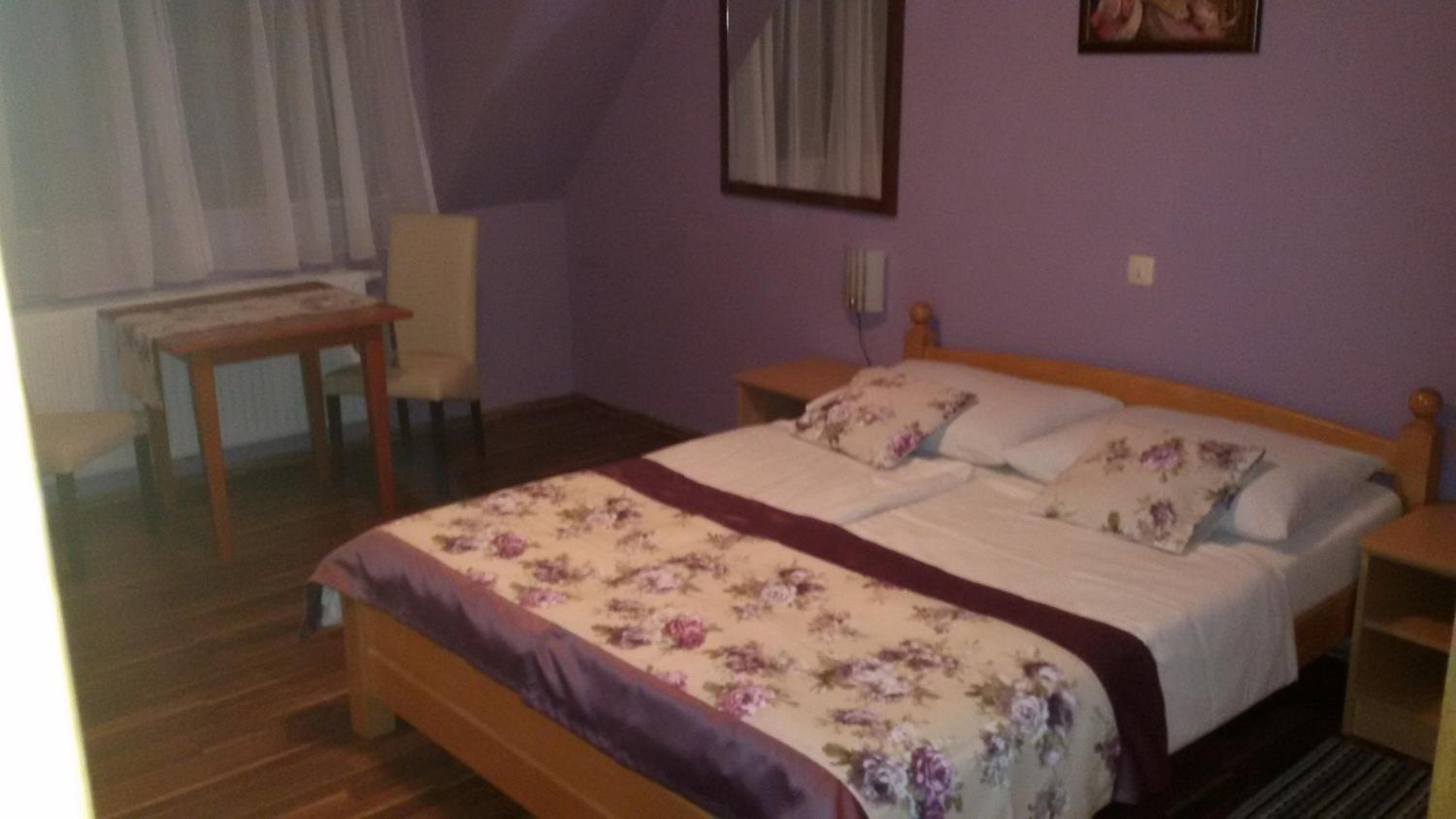 Double Room - Photo 3