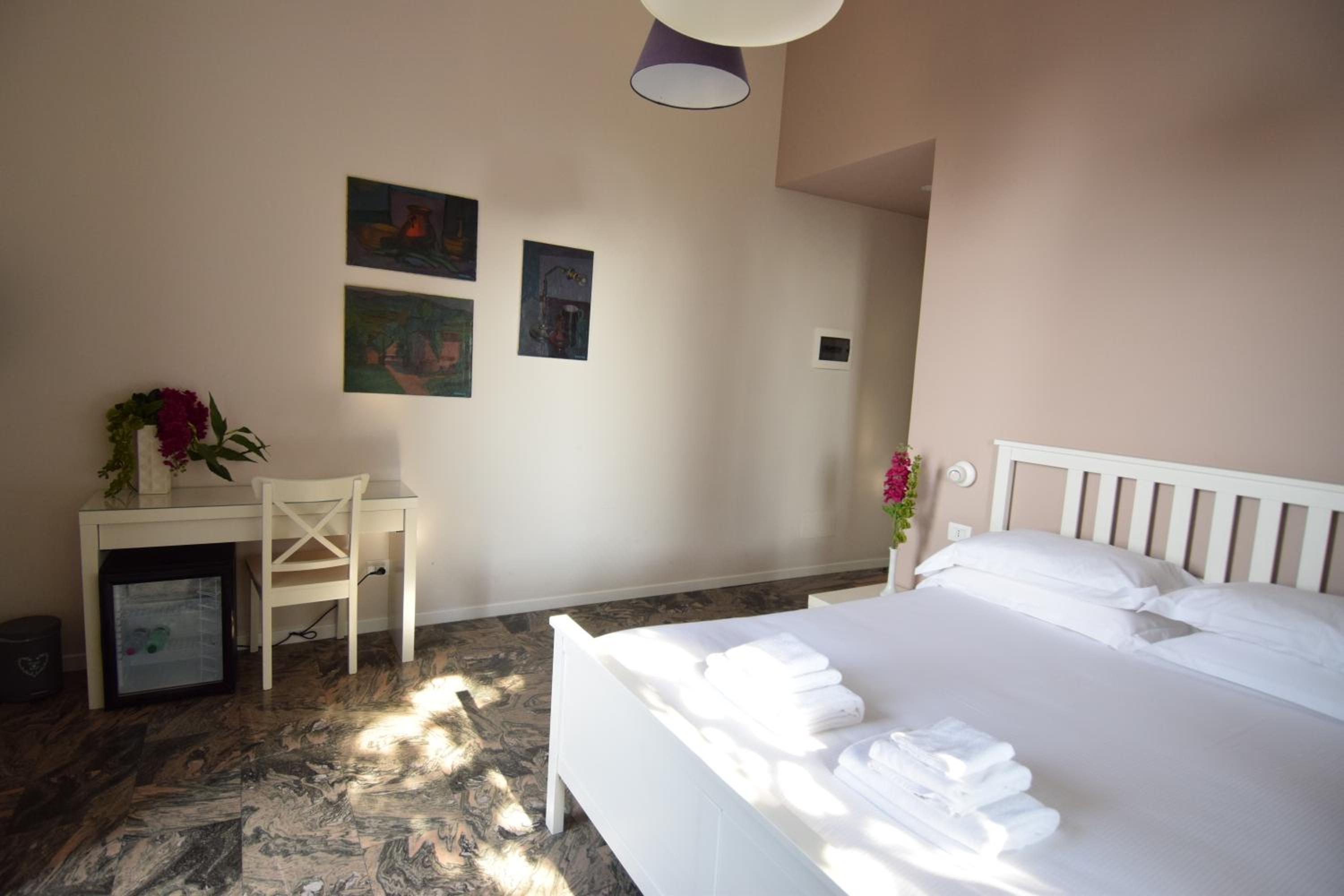 Queen Room with Garden View - Photo 1