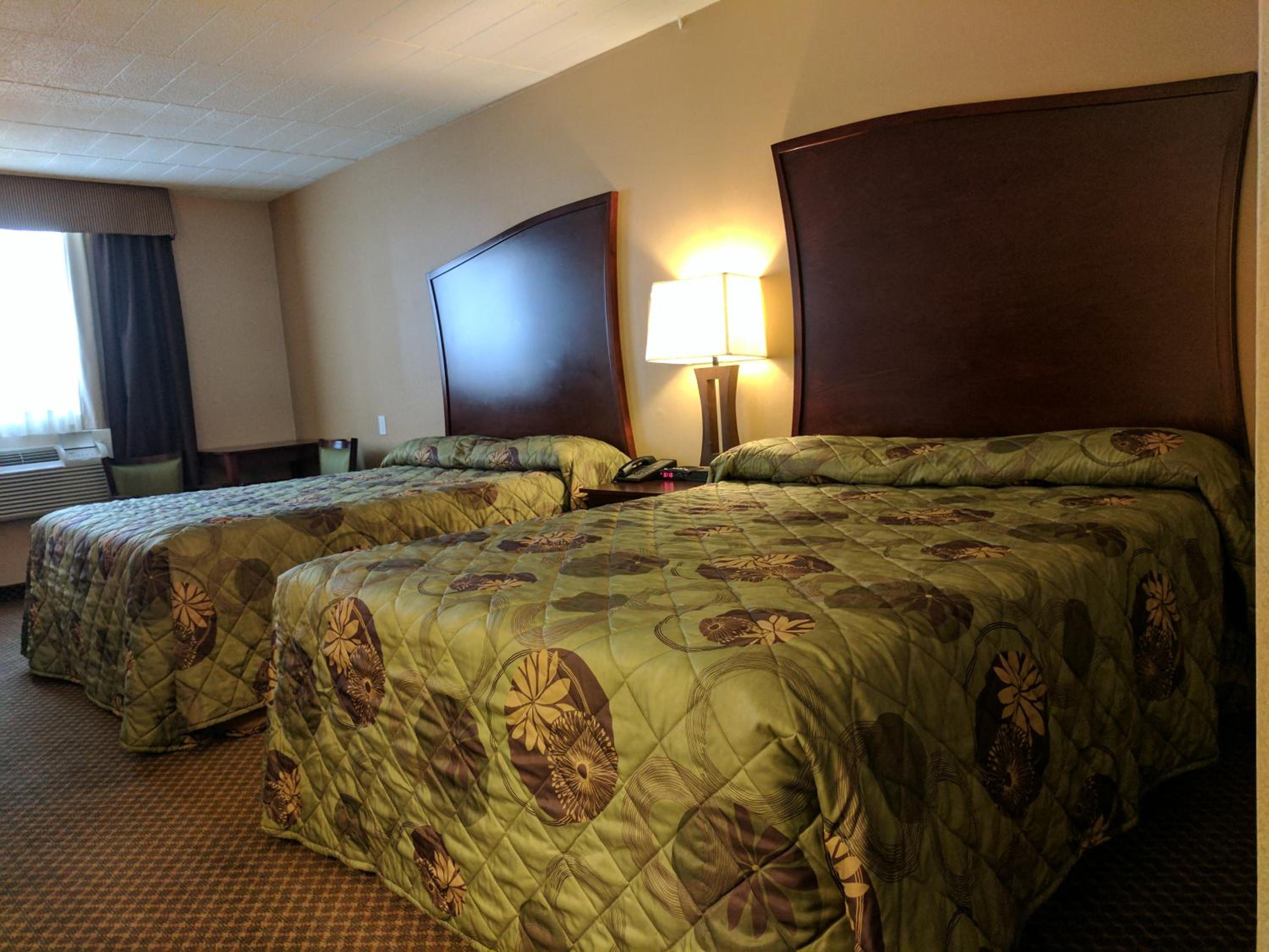 Queen Room with Two Queen Beds - Photo 9